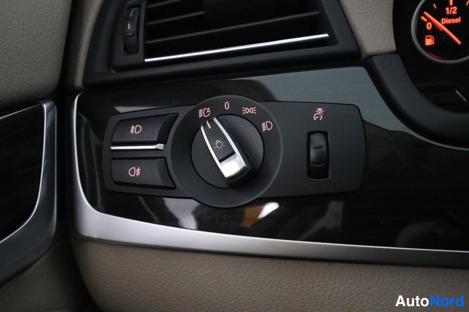 Beige BMW 520d 2010, yksityiskohta, kuva 26