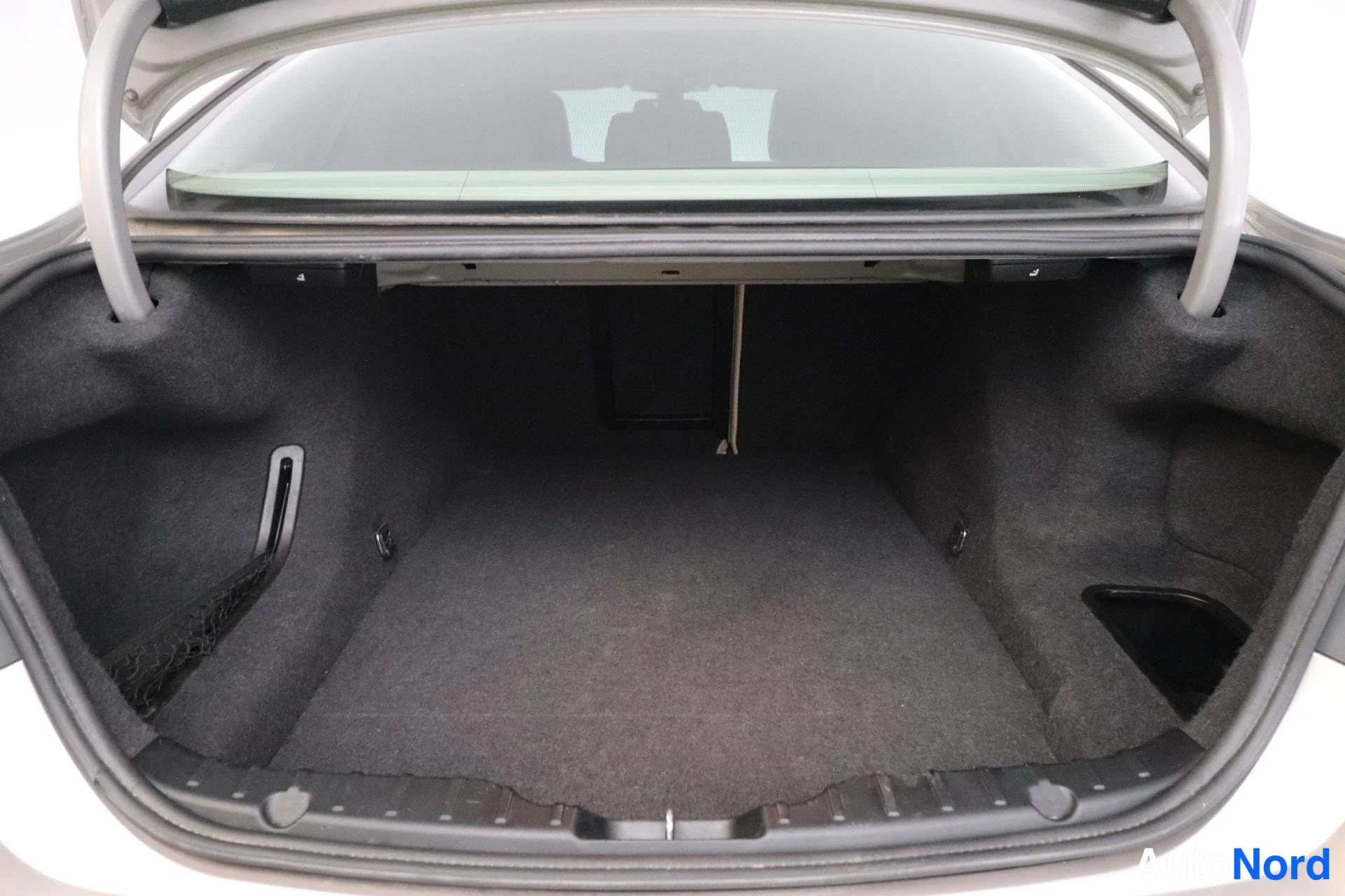 Beige BMW 520d 2010, tavaratila, kuva 13