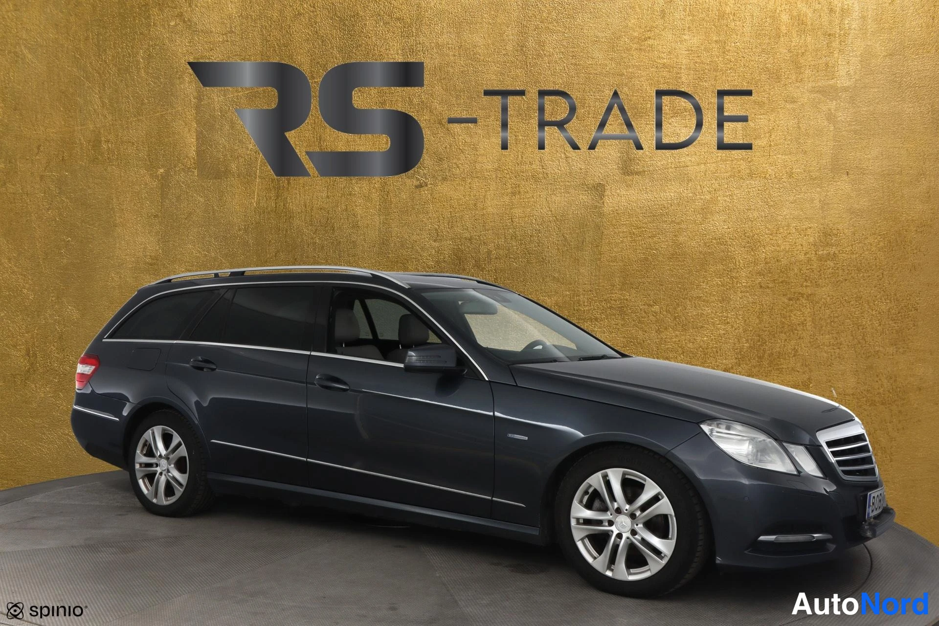 Harmaa Mercedes-Benz E 2010, etuviisto, keula oikealle, kuva 2