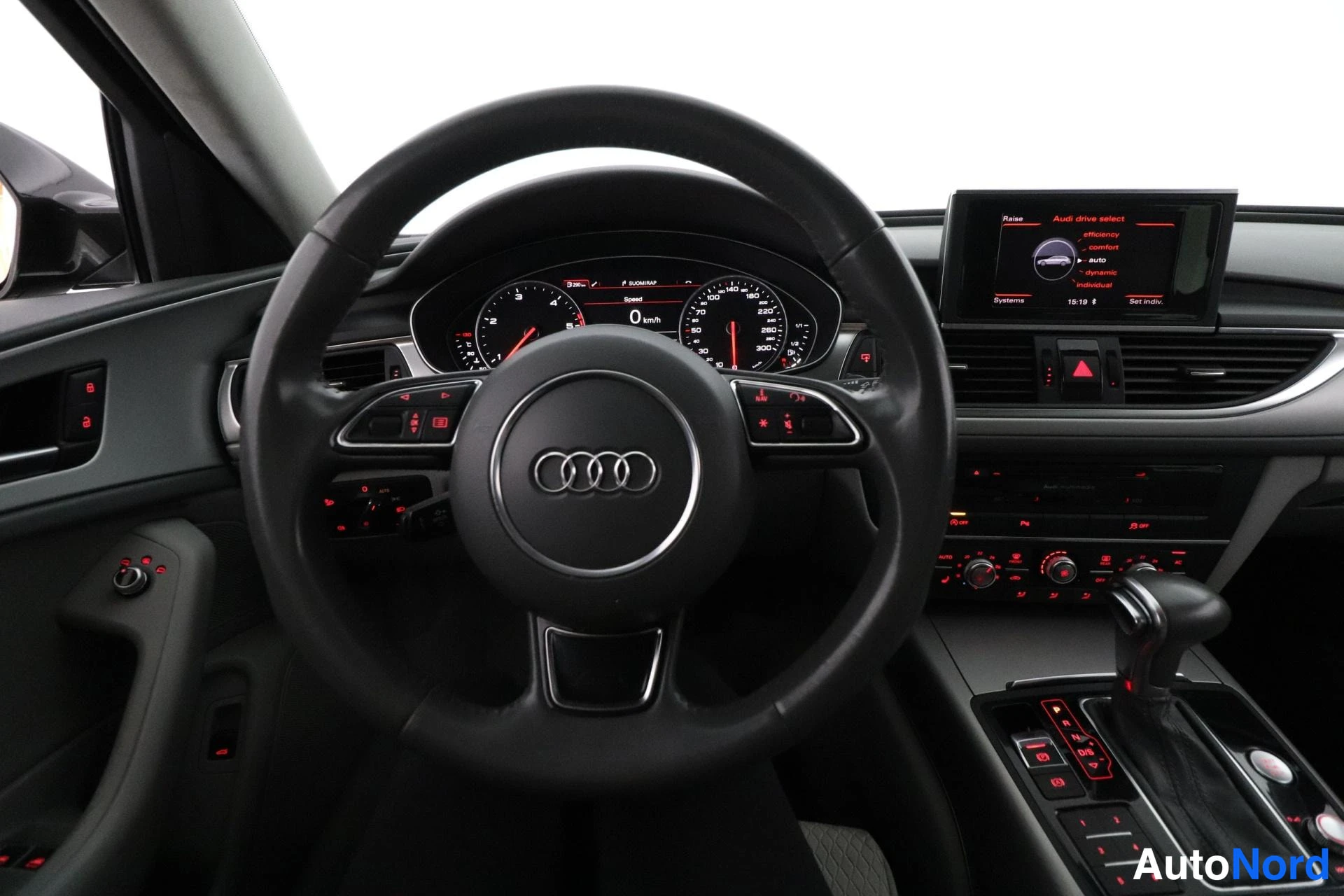 Harmaa Audi A6 2012, ohjaamo, kuva 9