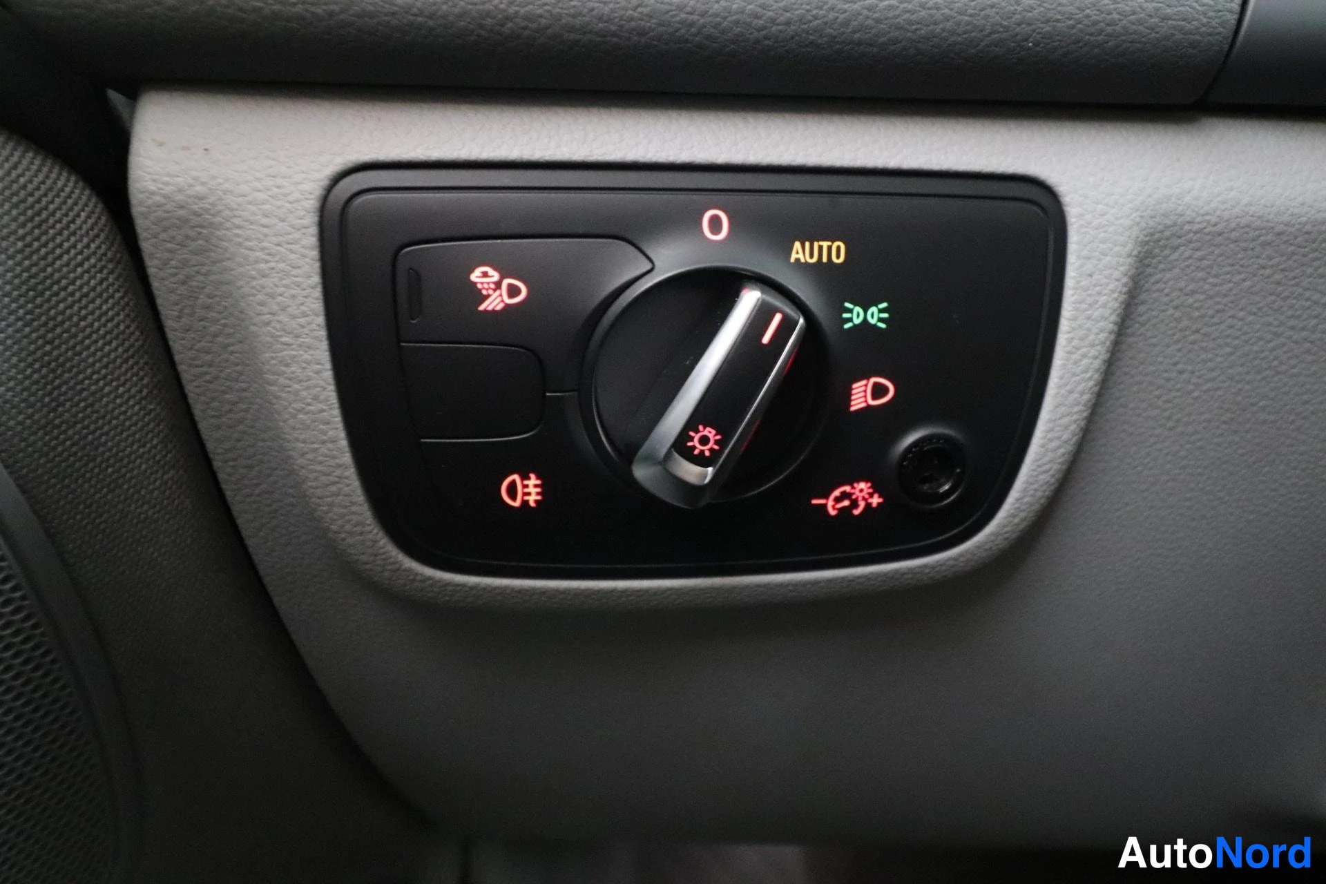 Harmaa Audi A6 2012, yksityiskohta, kuva 26