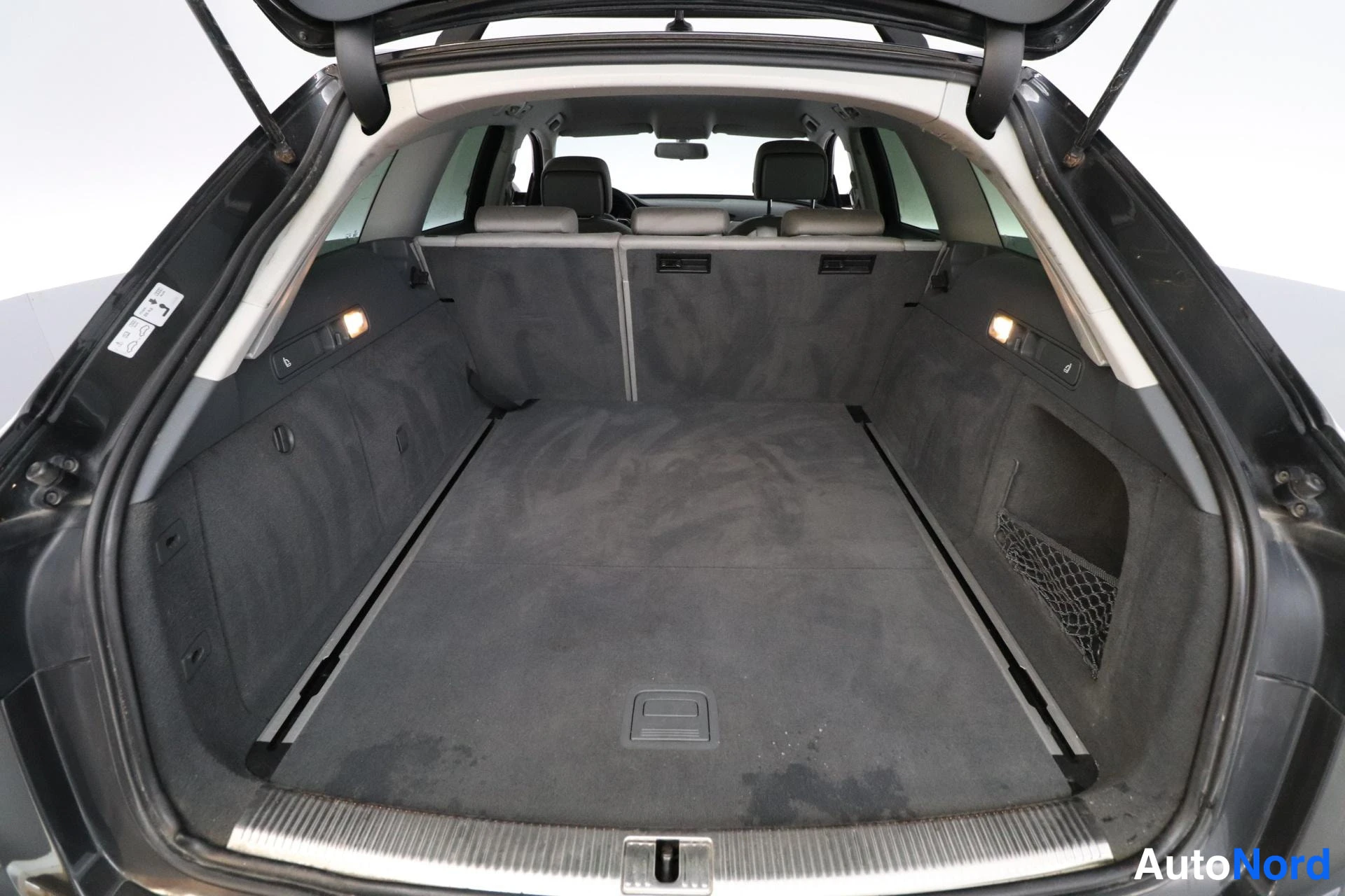 Harmaa Audi A6 2012, tavaratila, kuva 13