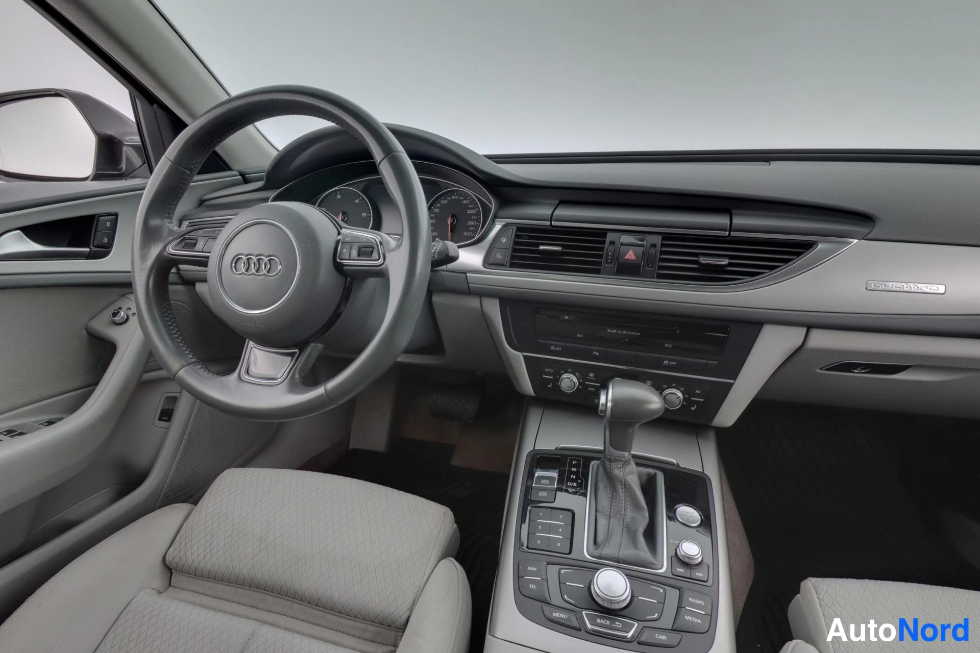 Harmaa Audi A6 2012, ohjaamo, kuva 8