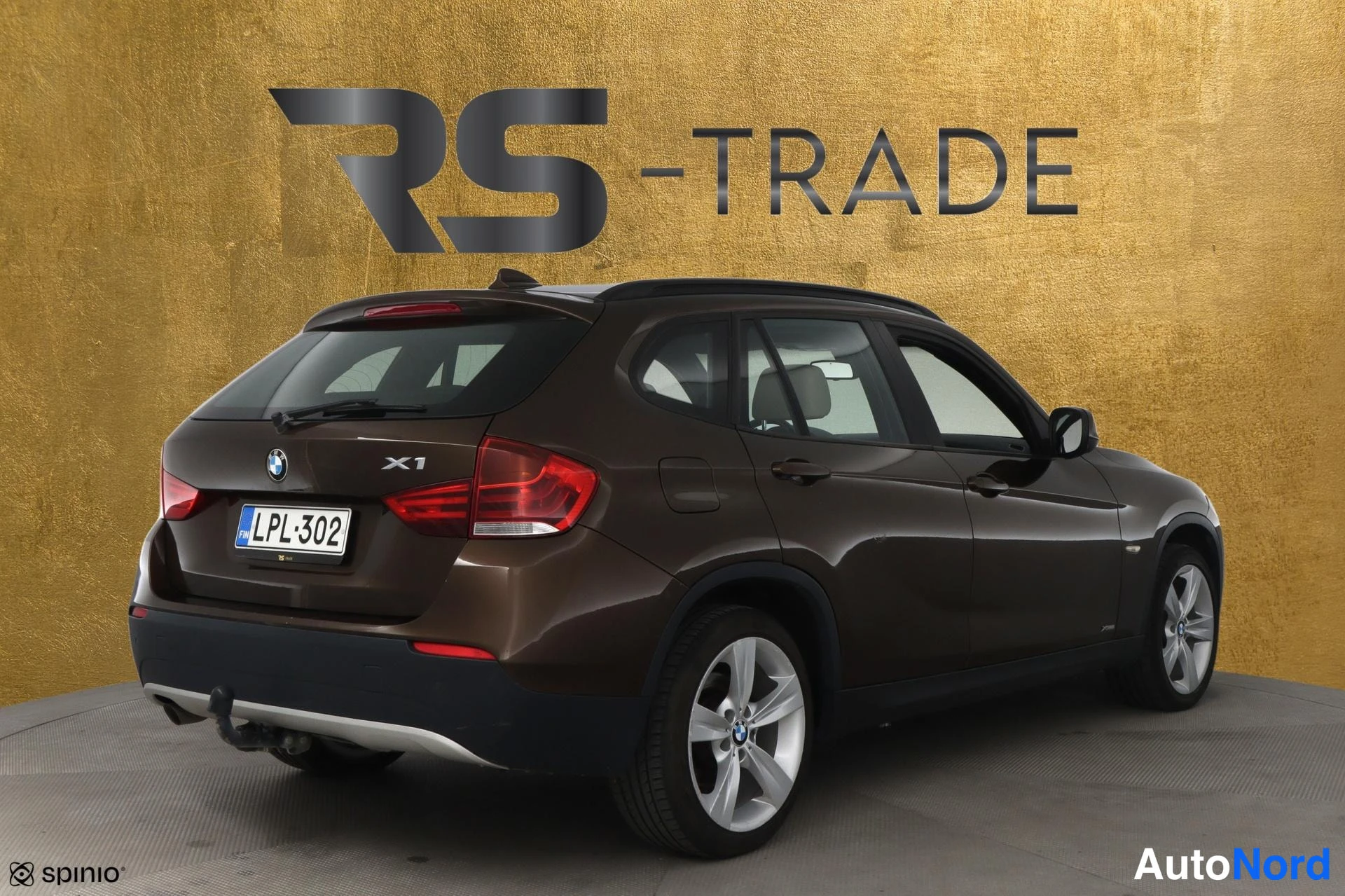 Ruskea BMW X1 2009, takaviisto, kuva 4
