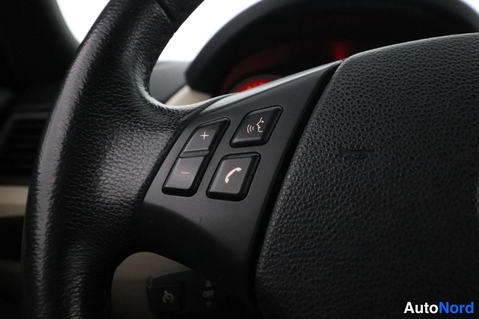 Ruskea BMW X1 2009, yksityiskohta, kuva 16
