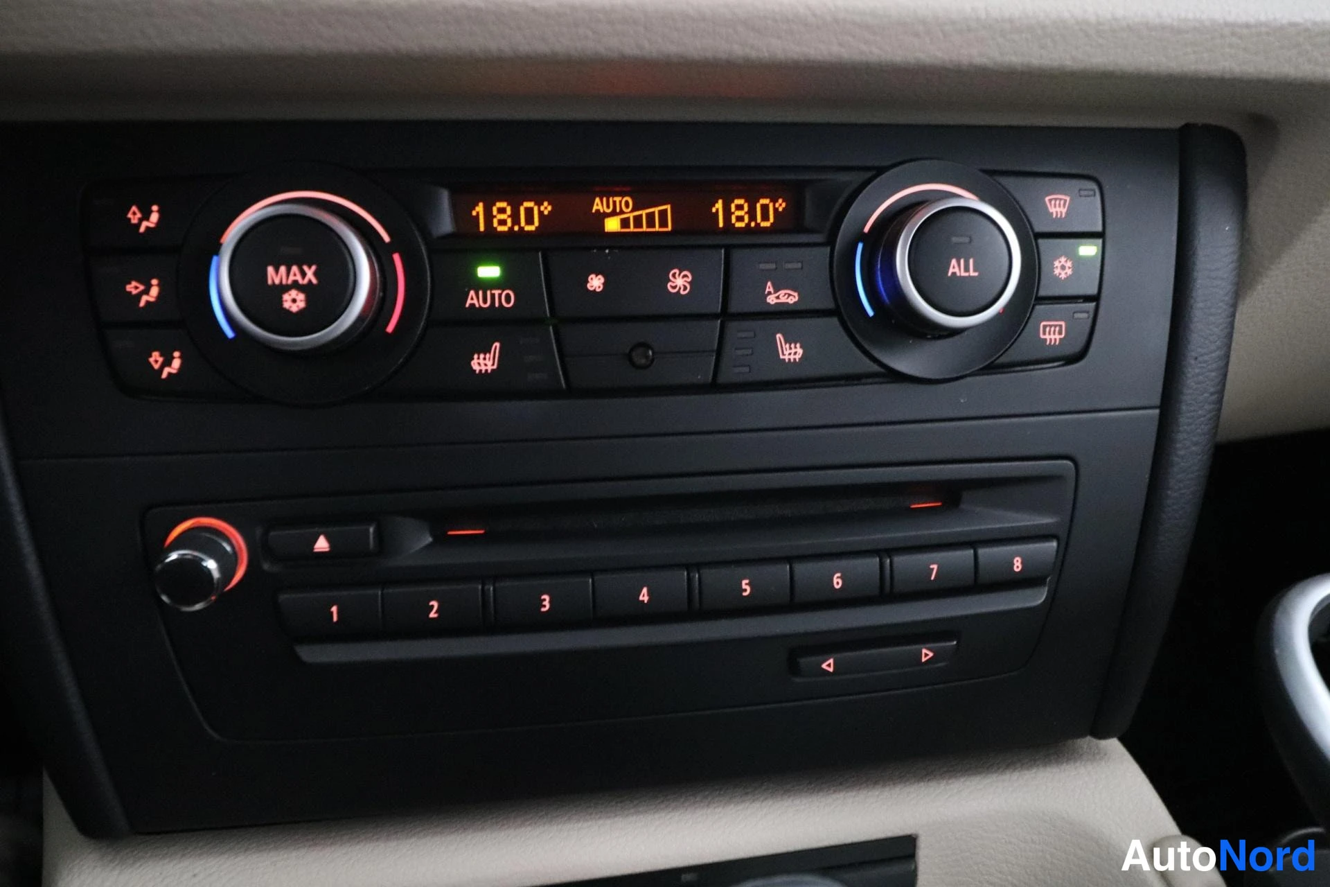 Ruskea BMW X1 2009, yksityiskohta, kuva 22