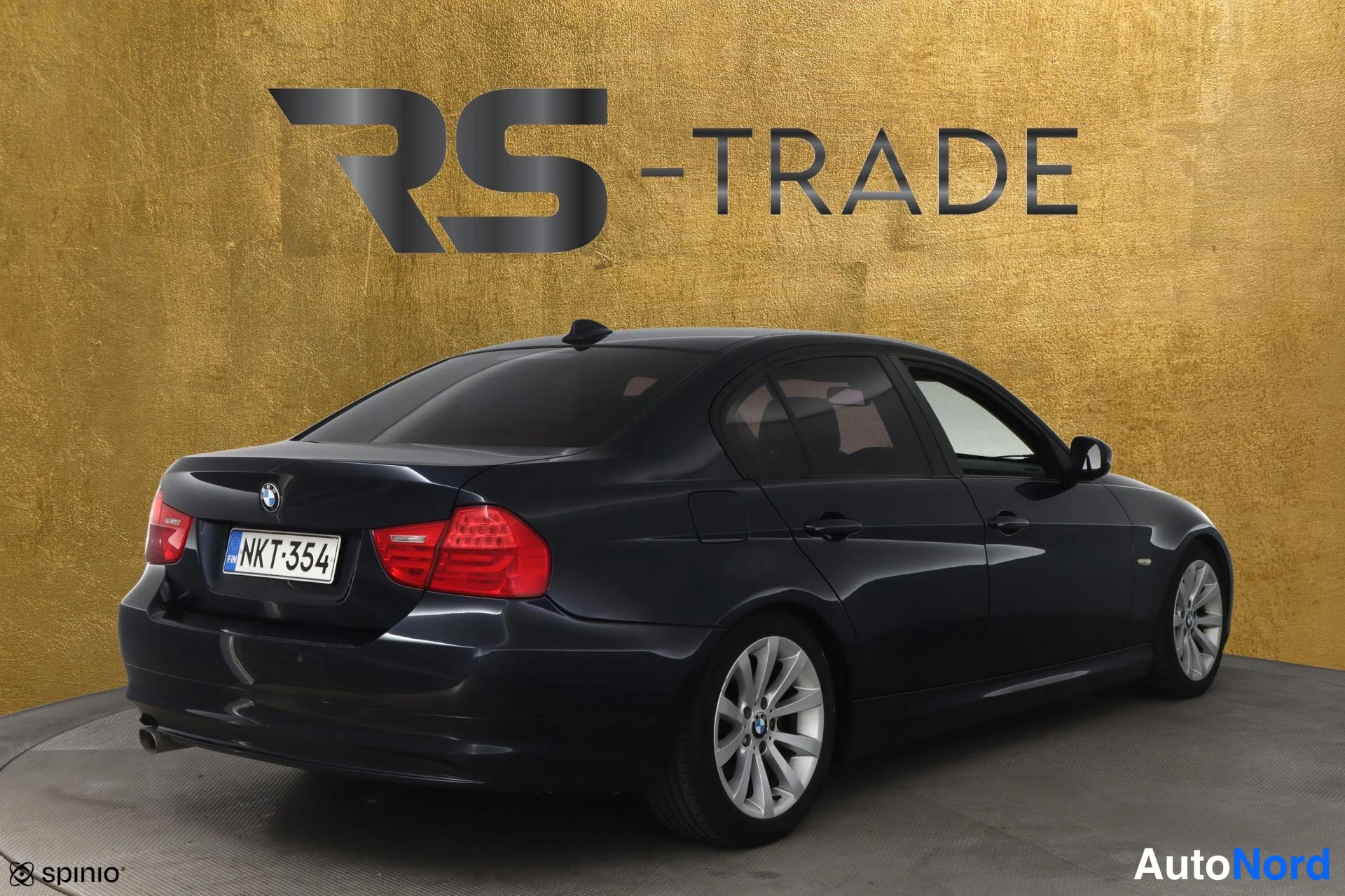 Sininen BMW 320d 2009, takaviisto, kuva 4