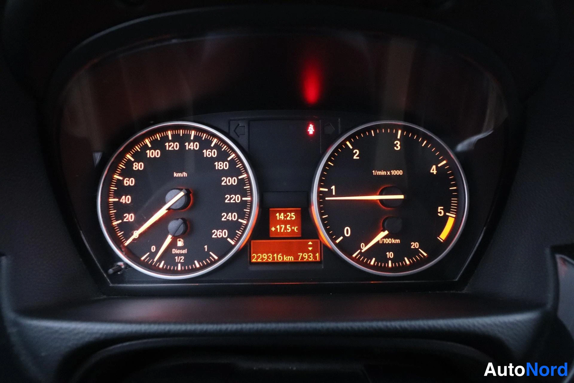 Sininen BMW 320d 2009, yksityiskohta, kuva 29