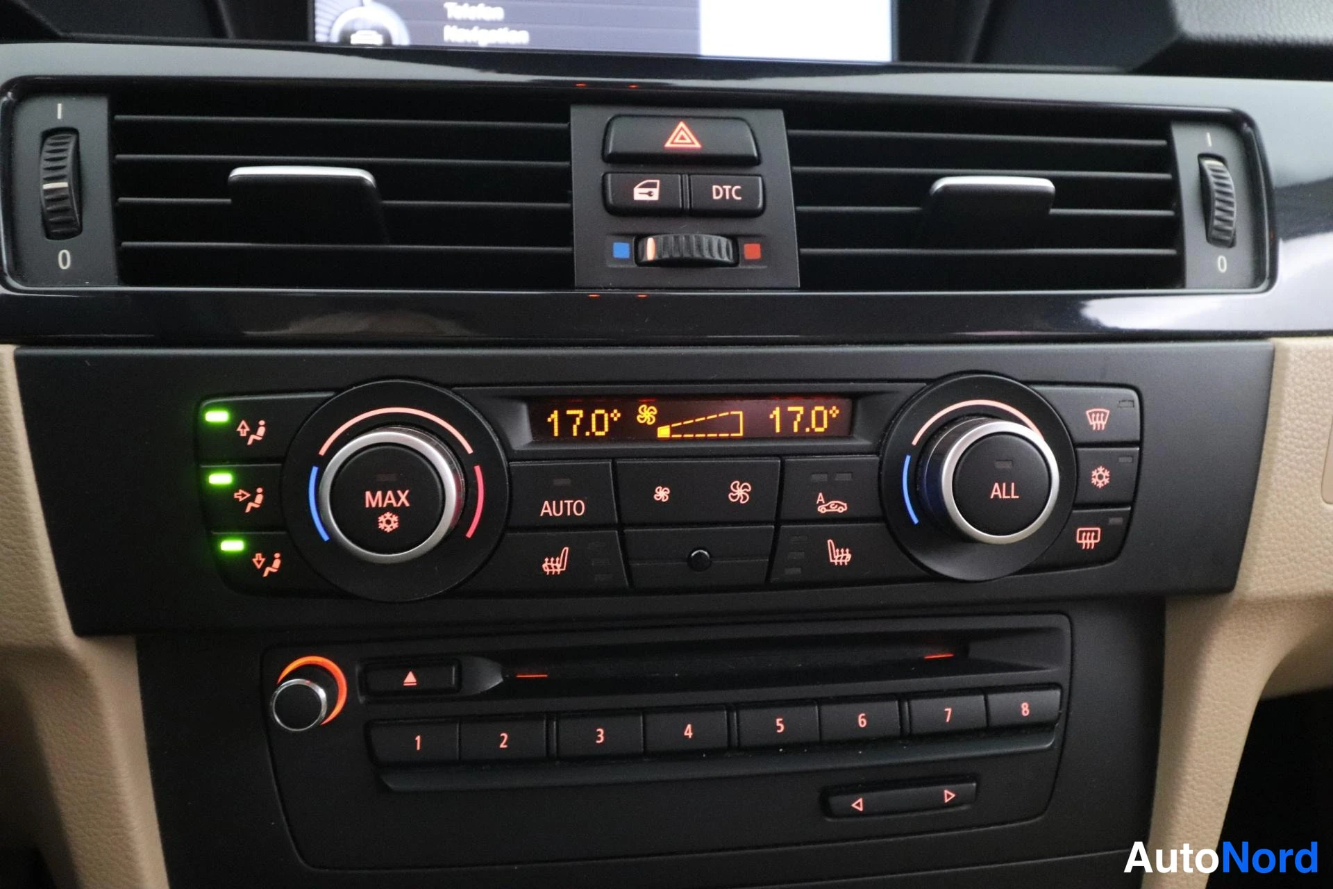 Sininen BMW 320d 2009, yksityiskohta, kuva 20