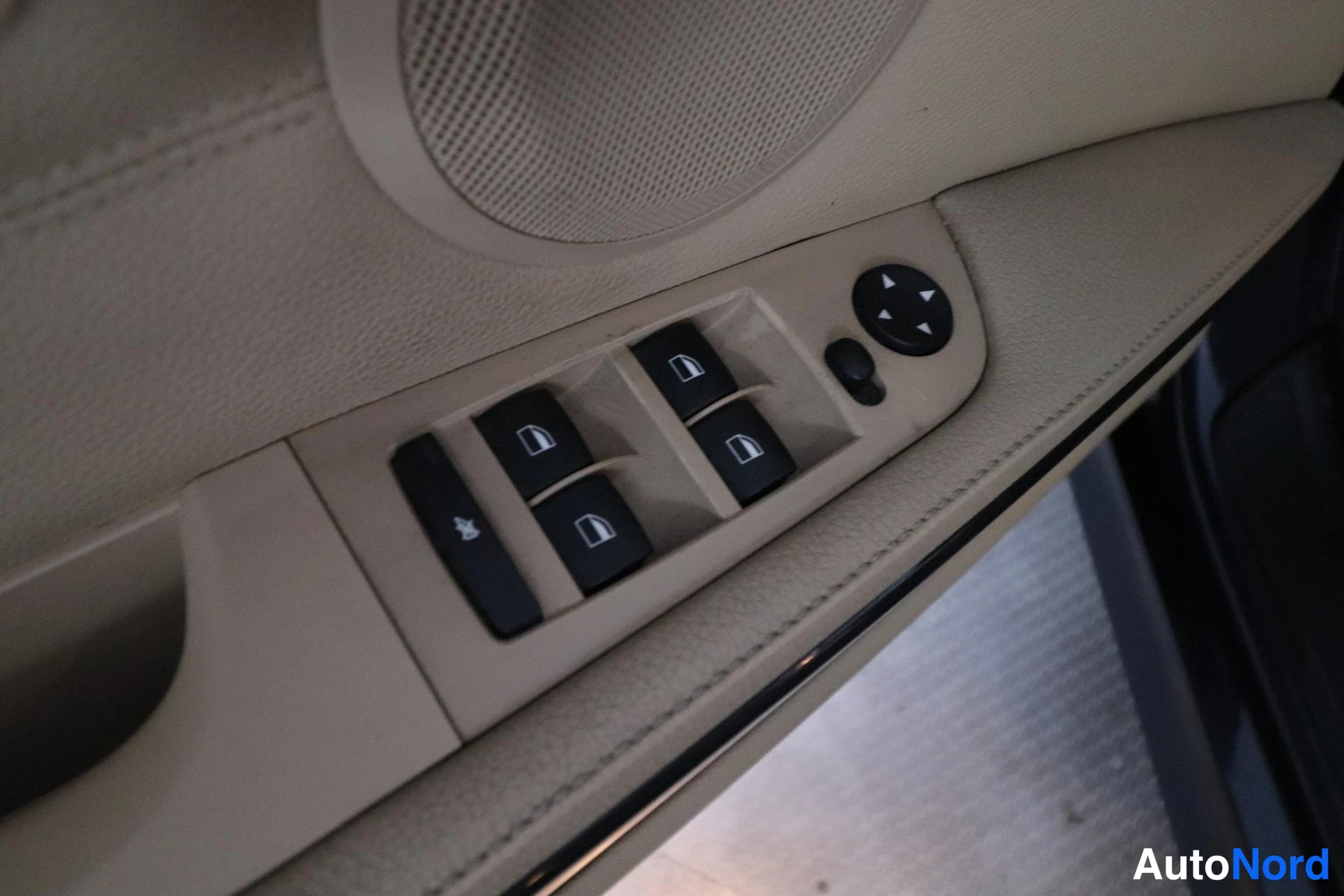 Sininen BMW 320d 2009, yksityiskohta, kuva 26