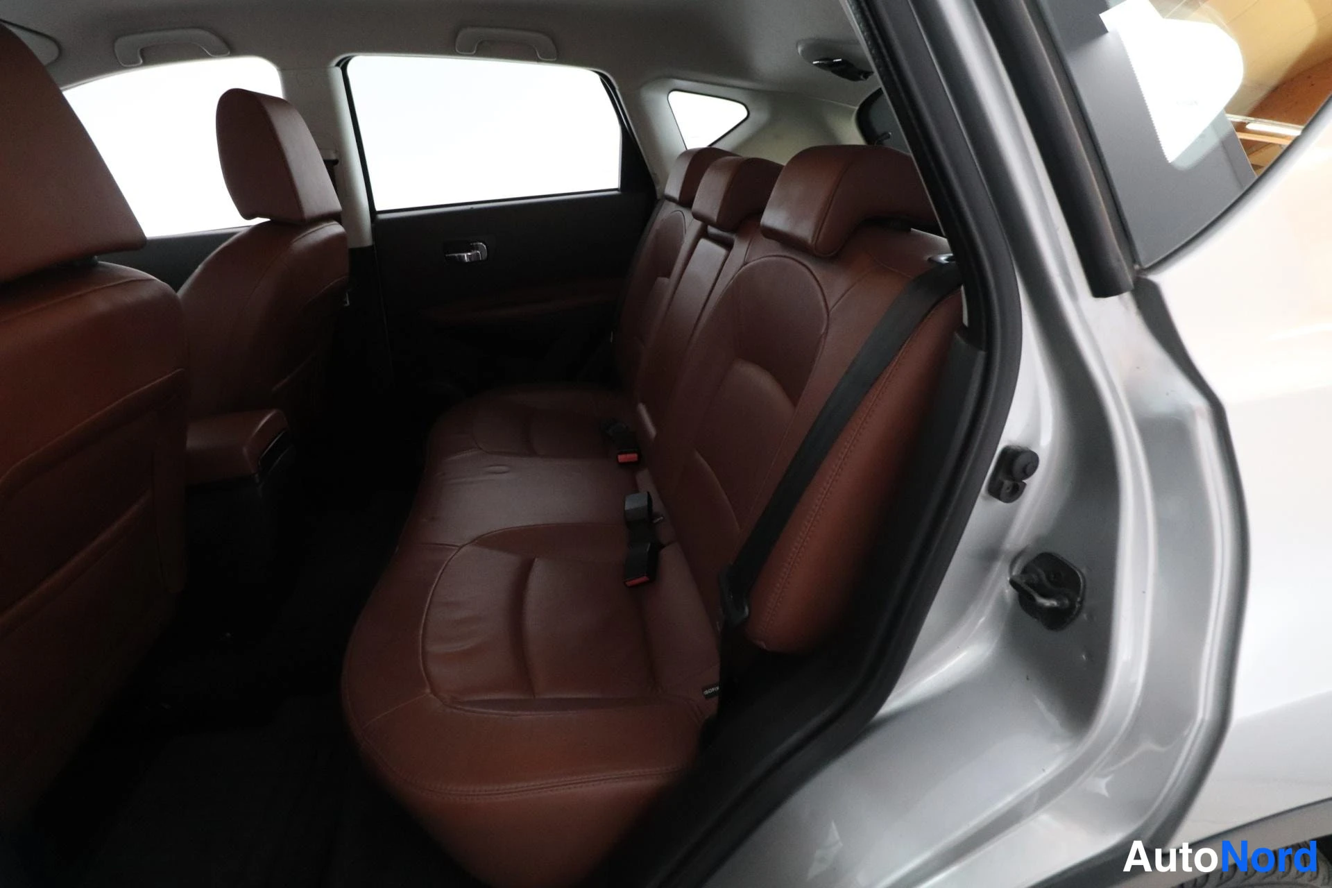 Harmaa Nissan Qashqai 2007, takaistuimet, kuva 12