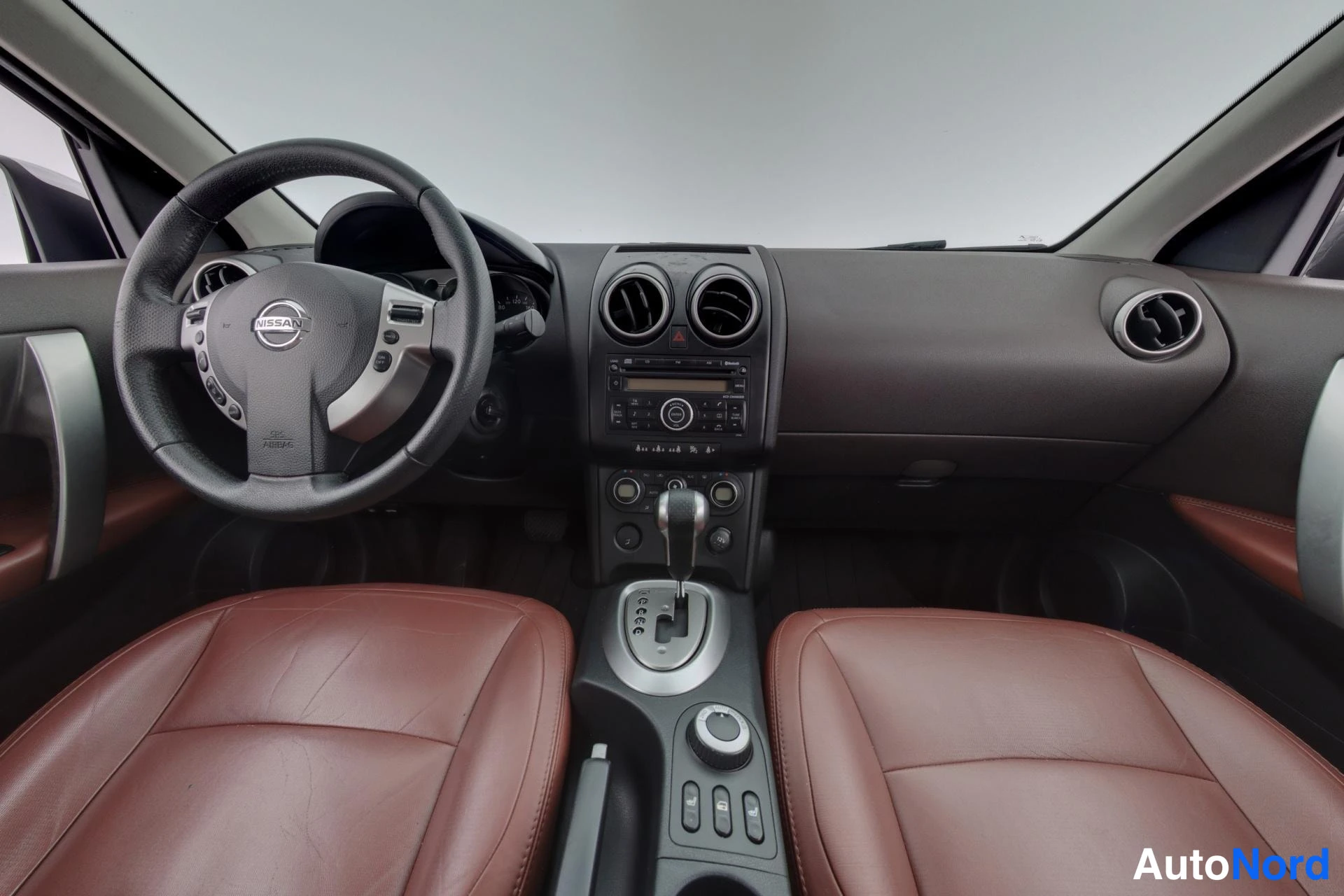 Harmaa Nissan Qashqai 2007, ohjaamo, kuva 8