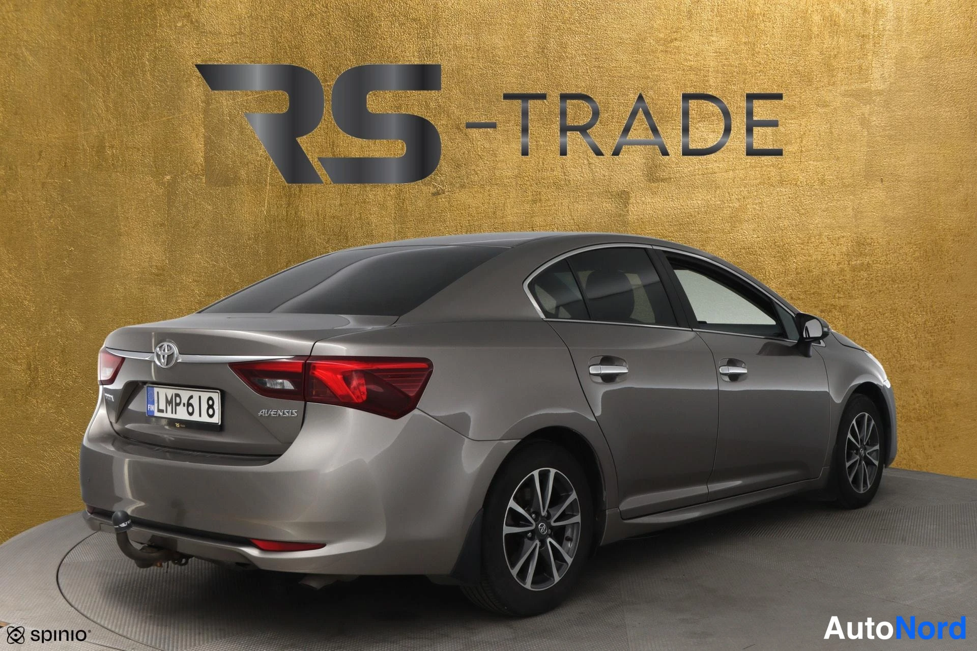 Beige Toyota Avensis 2015, takaviisto, kuva 4