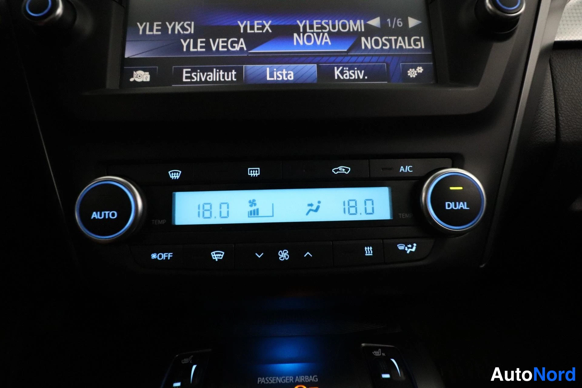 Beige Toyota Avensis 2015, yksityiskohta, kuva 29