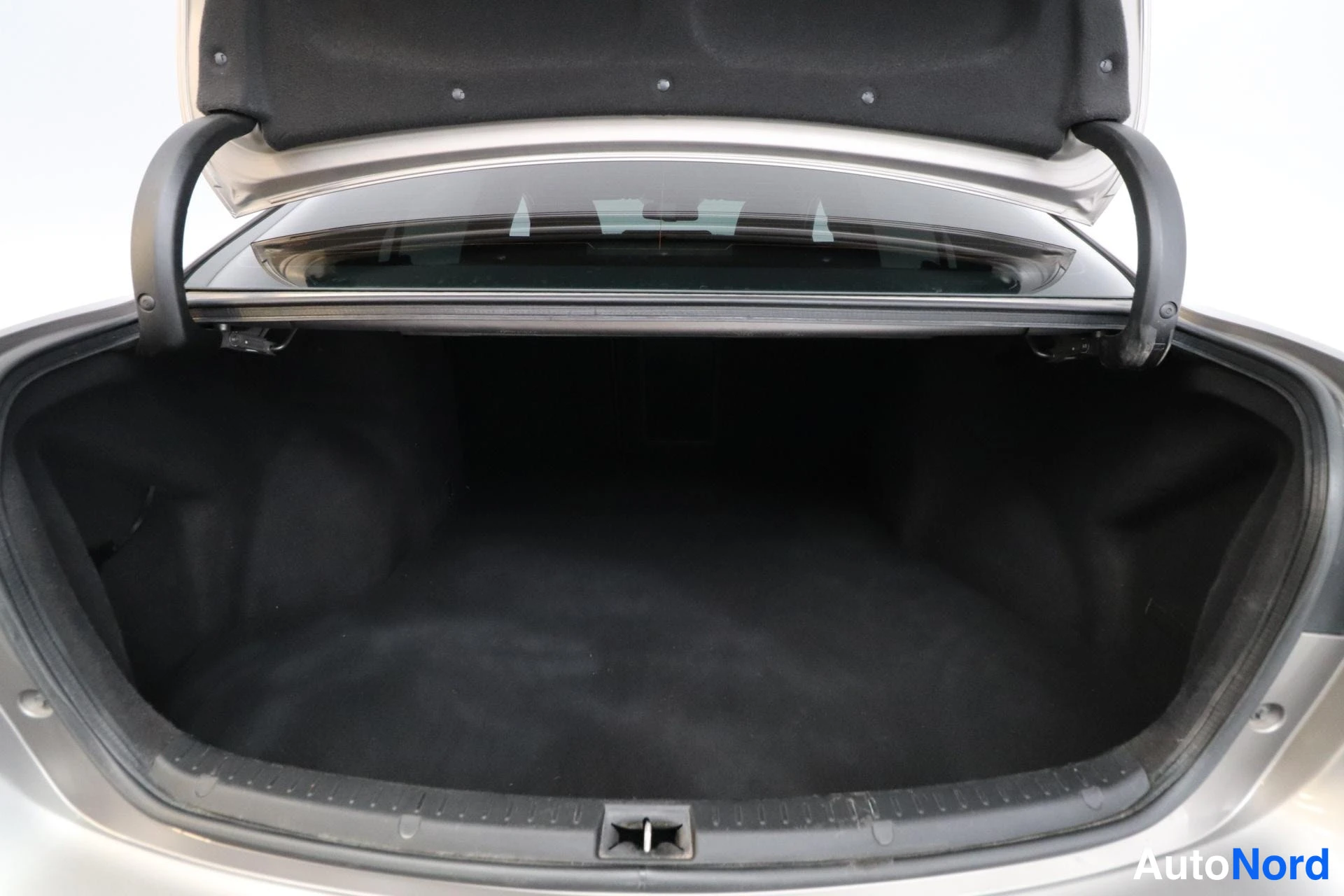 Beige Toyota Avensis 2015, tavaratila, kuva 15