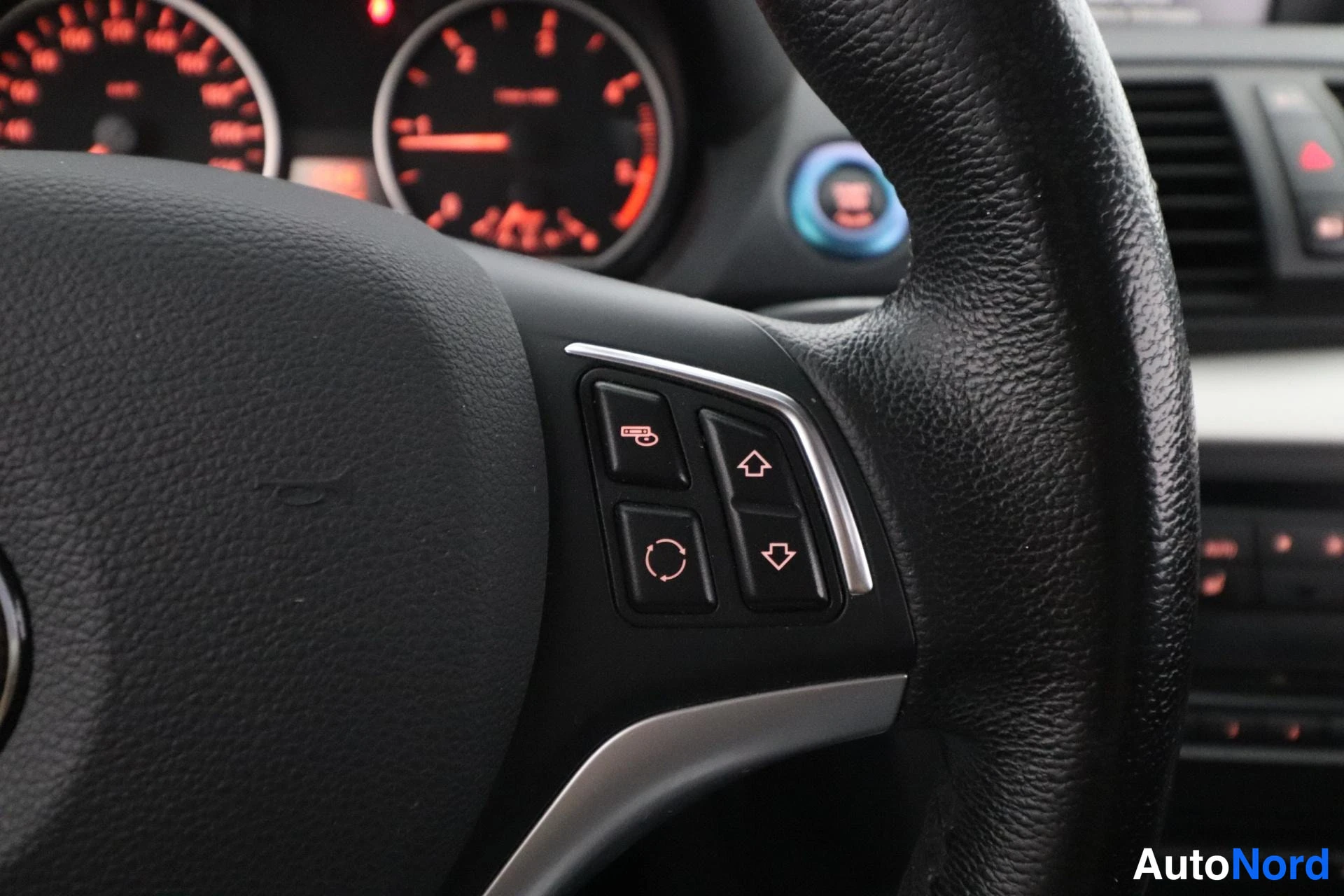 Valkoinen BMW 118d 2012, yksityiskohta, kuva 31