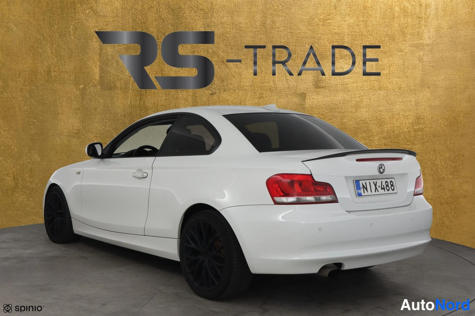 Valkoinen BMW 118d 2012, takaviisto, kuva 5