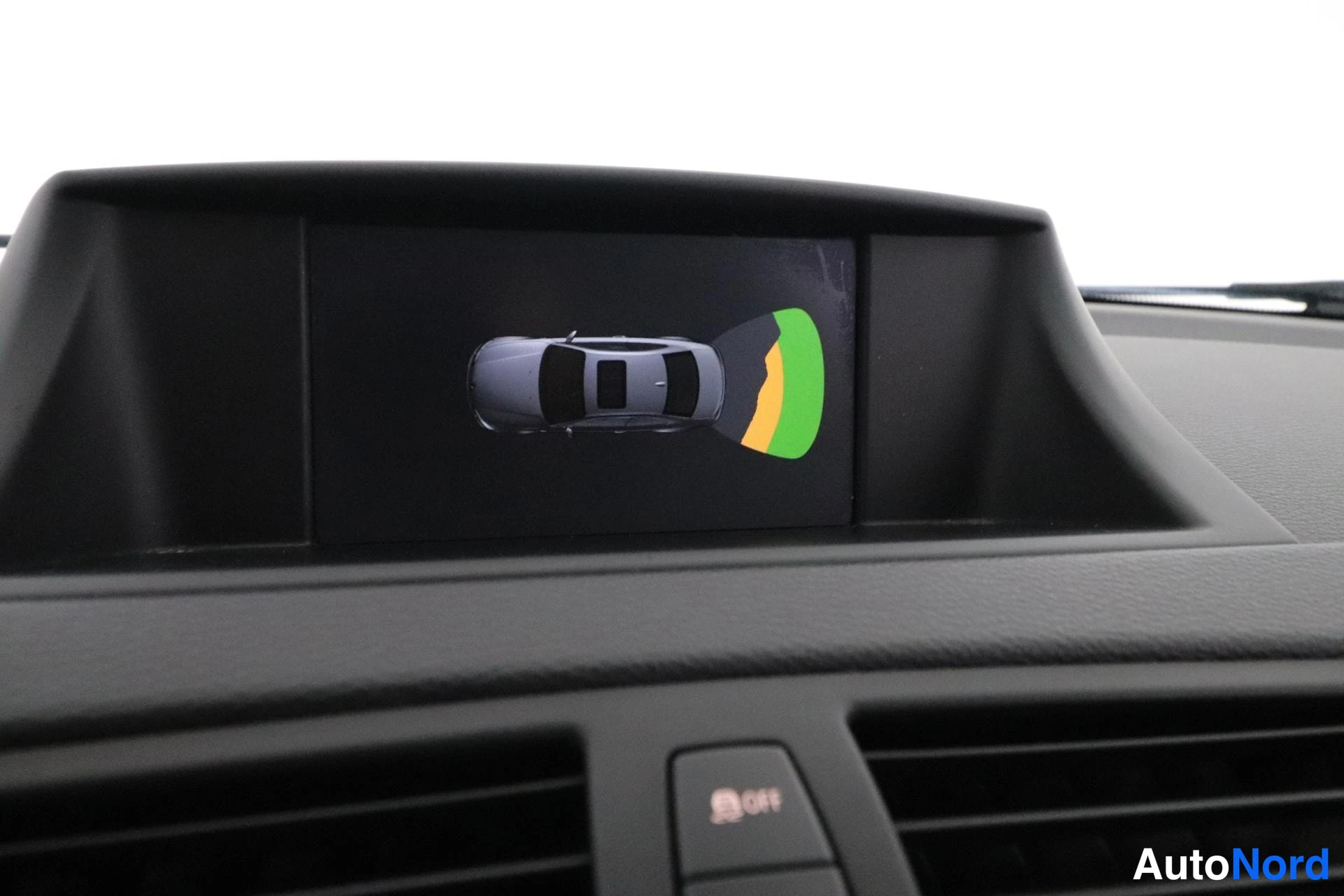 Valkoinen BMW 118d 2012, yksityiskohta, kuva 21