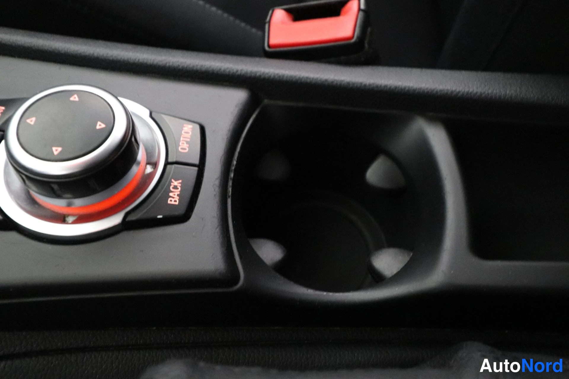 Valkoinen BMW 118d 2012, yksityiskohta, kuva 27