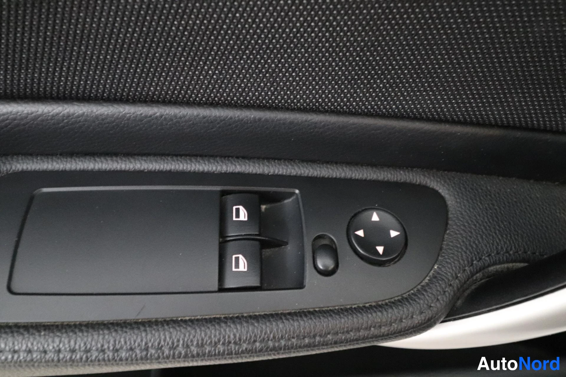 Valkoinen BMW 118d 2012, yksityiskohta, kuva 29