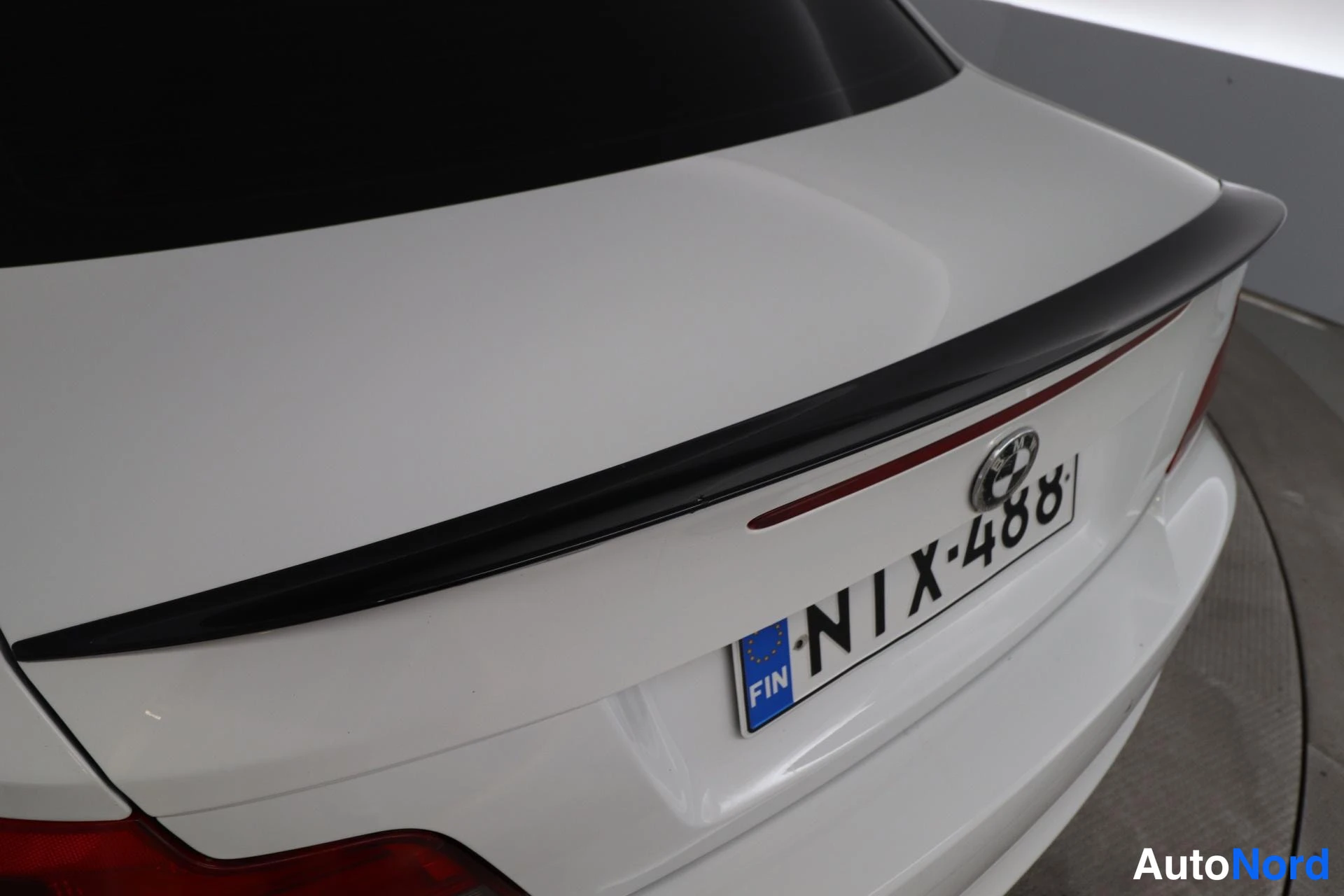 Valkoinen BMW 118d 2012, yksityiskohta, kuva 30