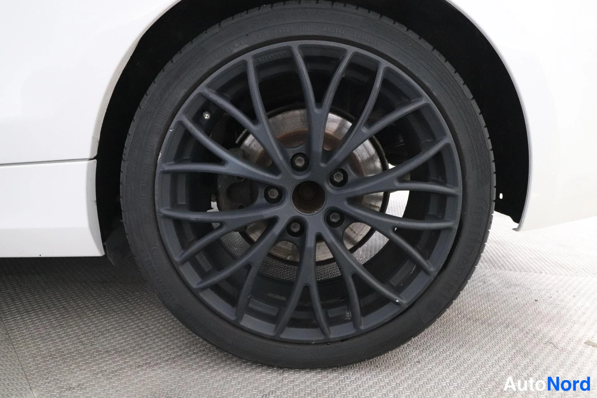 Valkoinen BMW 118d 2012, yksityiskohta, kuva 33