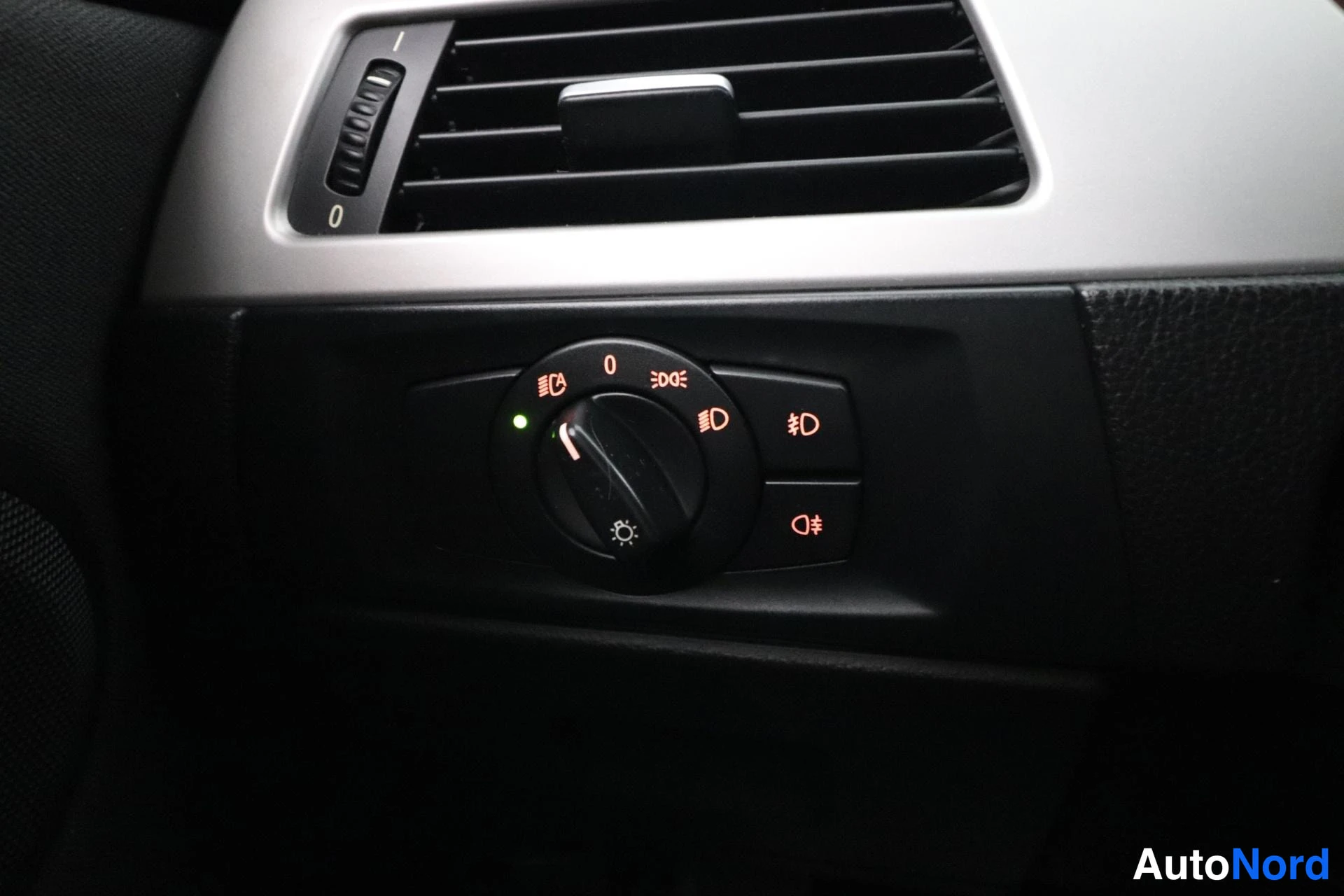 Harmaa BMW 330d xDrive 2006, yksityiskohta, kuva 27