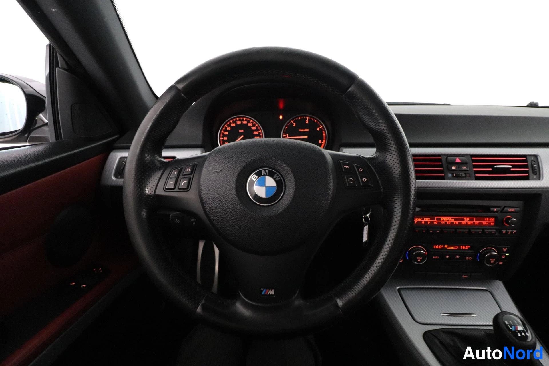 Harmaa BMW 320d 2008, ohjaamo, kuva 8