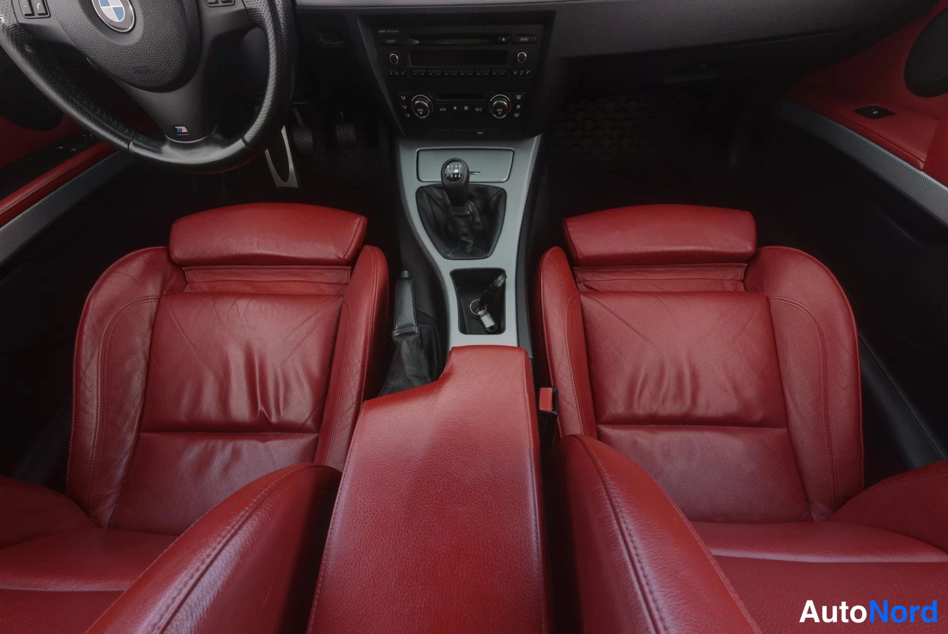 Harmaa BMW 320d 2008, etuistuimet, kuva 10