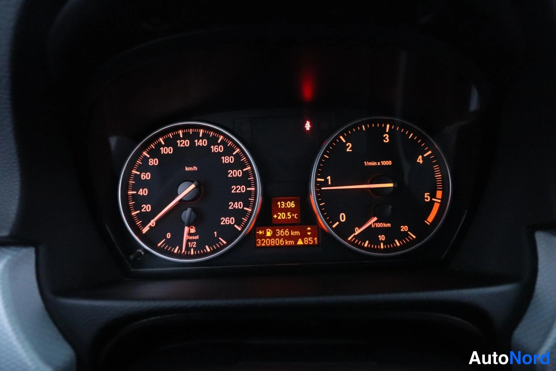 Harmaa BMW 320d 2008, yksityiskohta, kuva 13