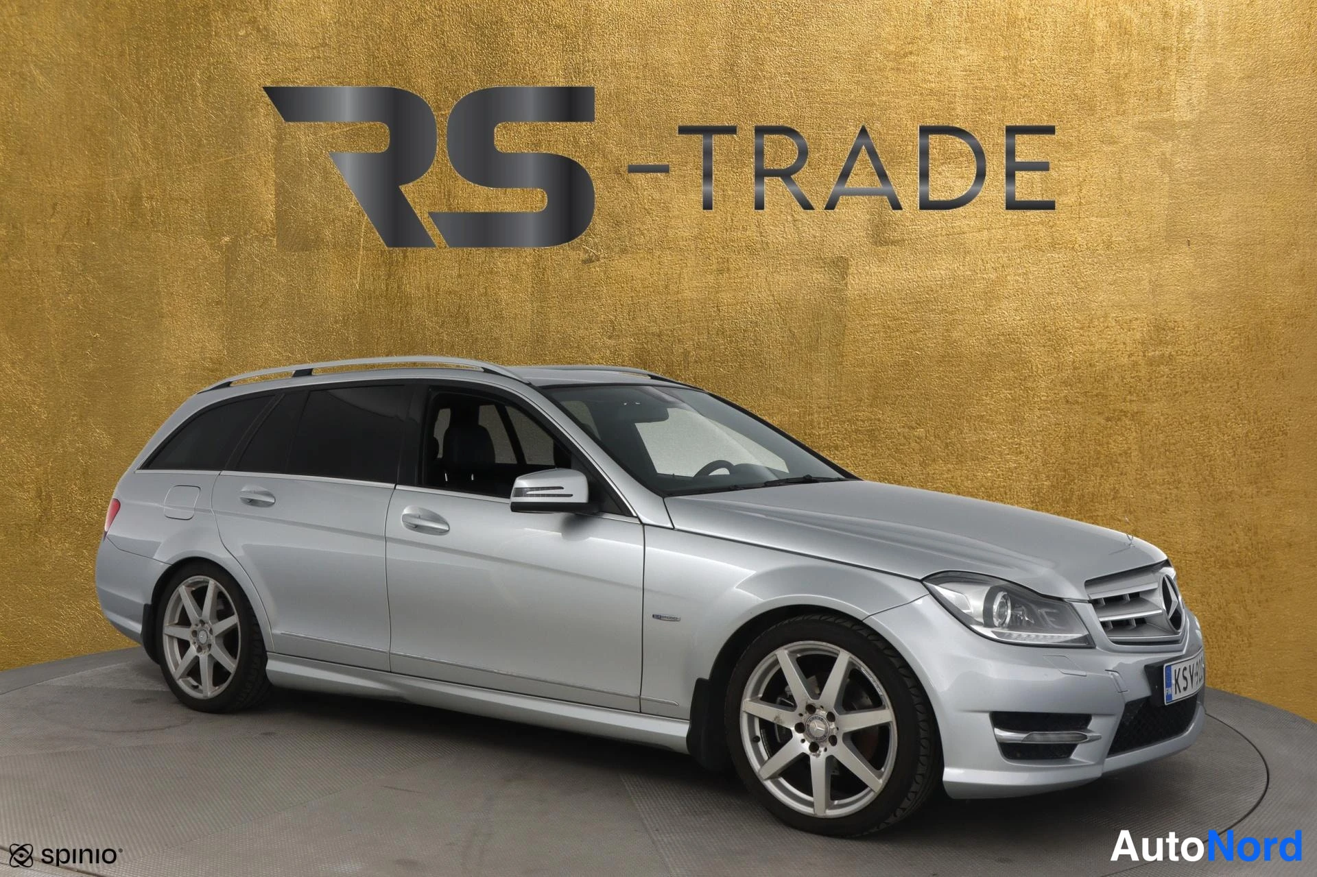 Harmaa Mercedes-Benz C 2011, etuviisto, keula oikealle, kuva 3