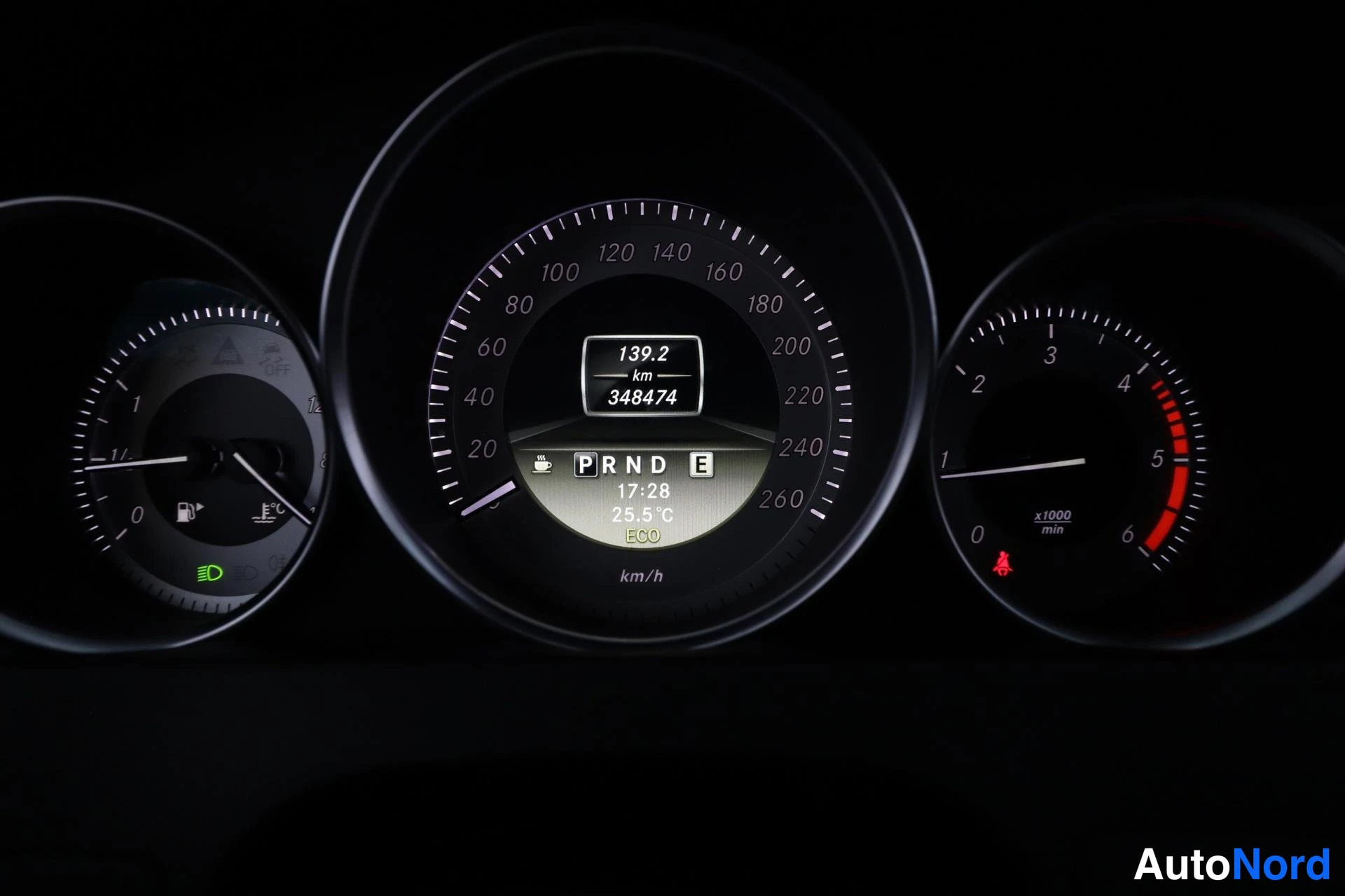 Harmaa Mercedes-Benz C 2011, yksityiskohta, kuva 17