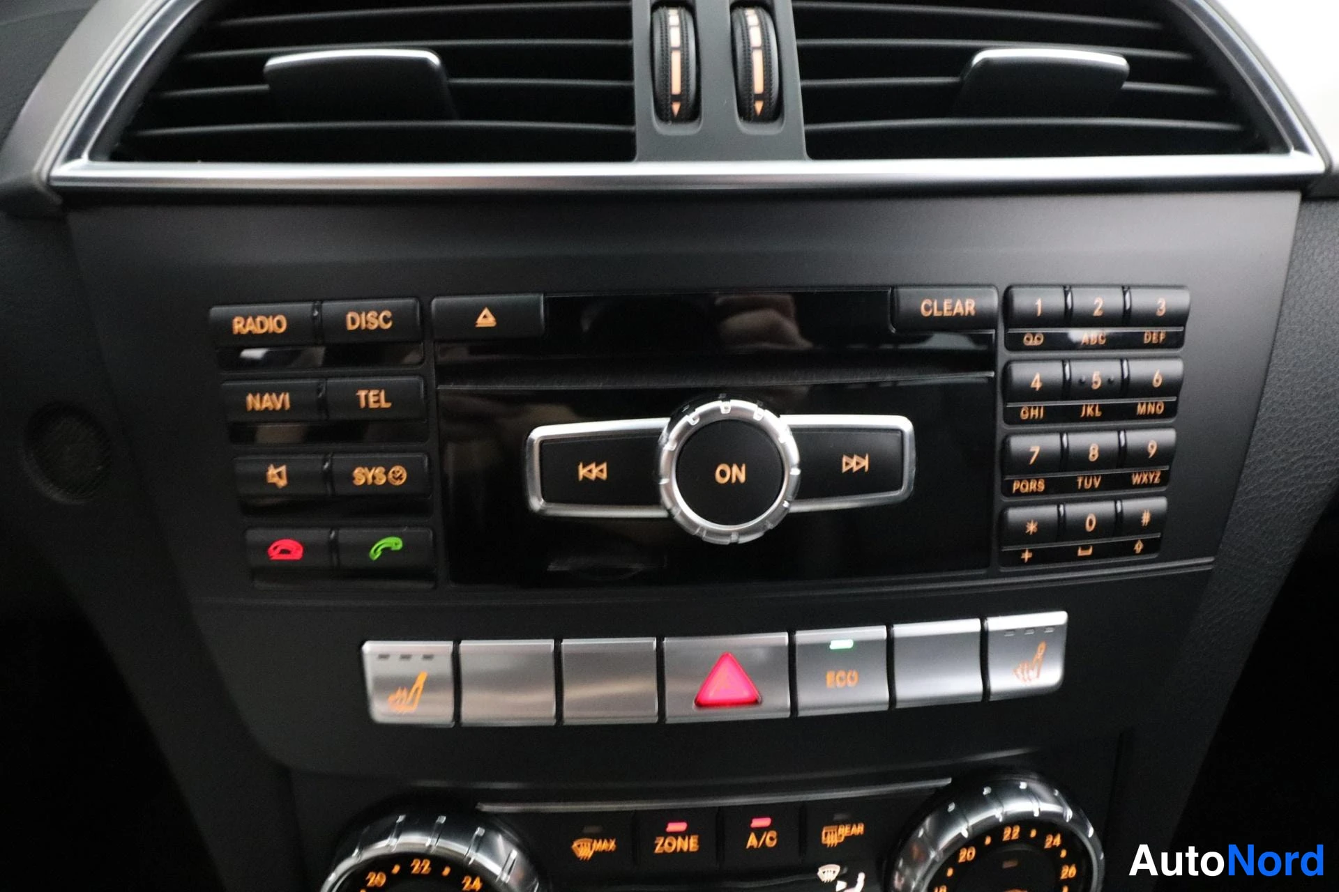 Harmaa Mercedes-Benz C 2011, ohjaamo, kuva 11
