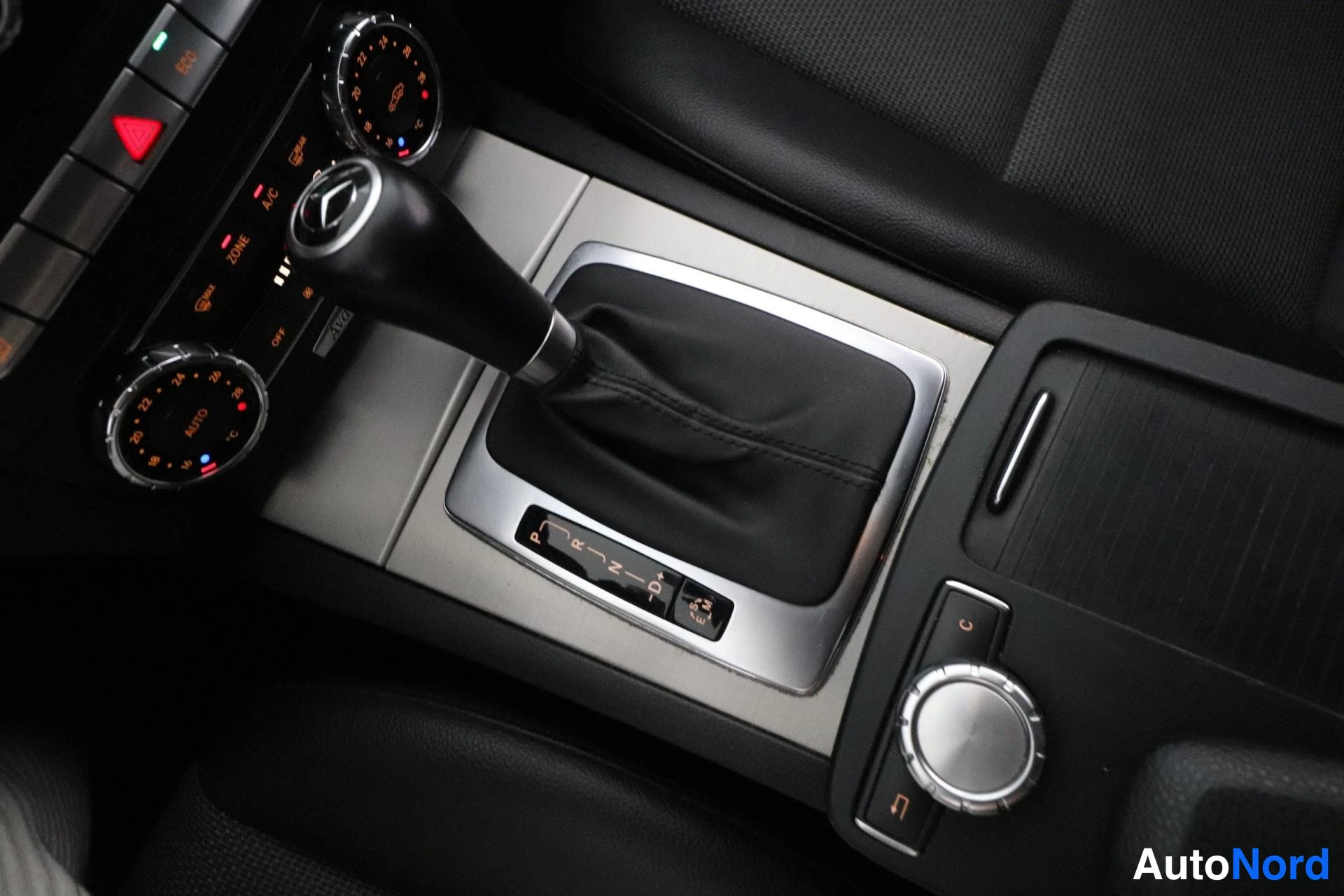Harmaa Mercedes-Benz C 2011, yksityiskohta, kuva 24