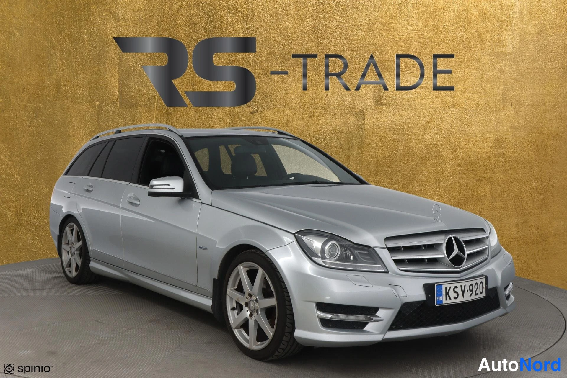 Harmaa Mercedes-Benz C 2011, etuviisto, keula oikealle, kuva 2