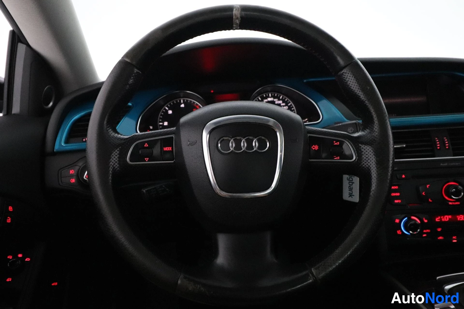 Harmaa Audi A5 2008, ohjaamo, kuva 9