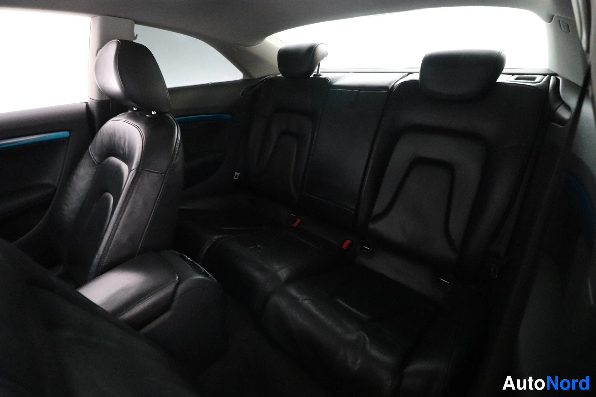 Harmaa Audi A5 2008, takaistuimet, kuva 12