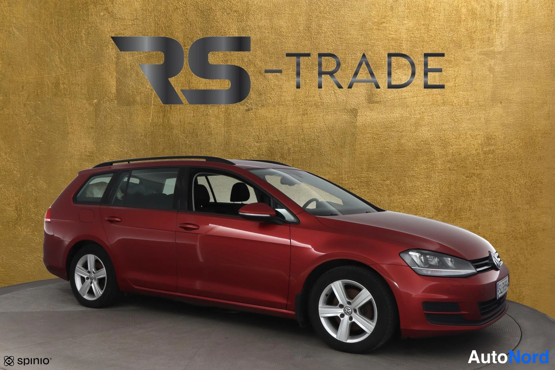 Punainen Volkswagen Golf 2014, etuviisto, keula oikealle, kuva 2