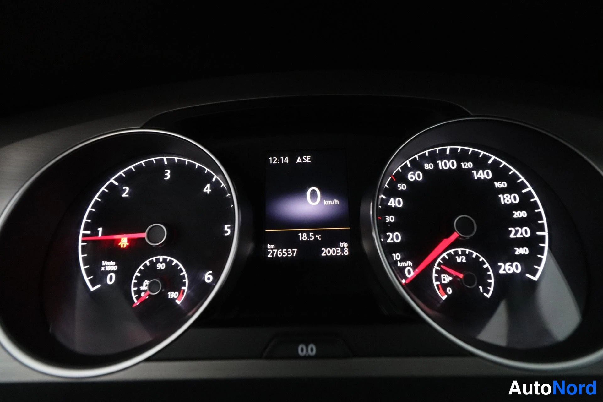 Punainen Volkswagen Golf 2014, yksityiskohta, kuva 14