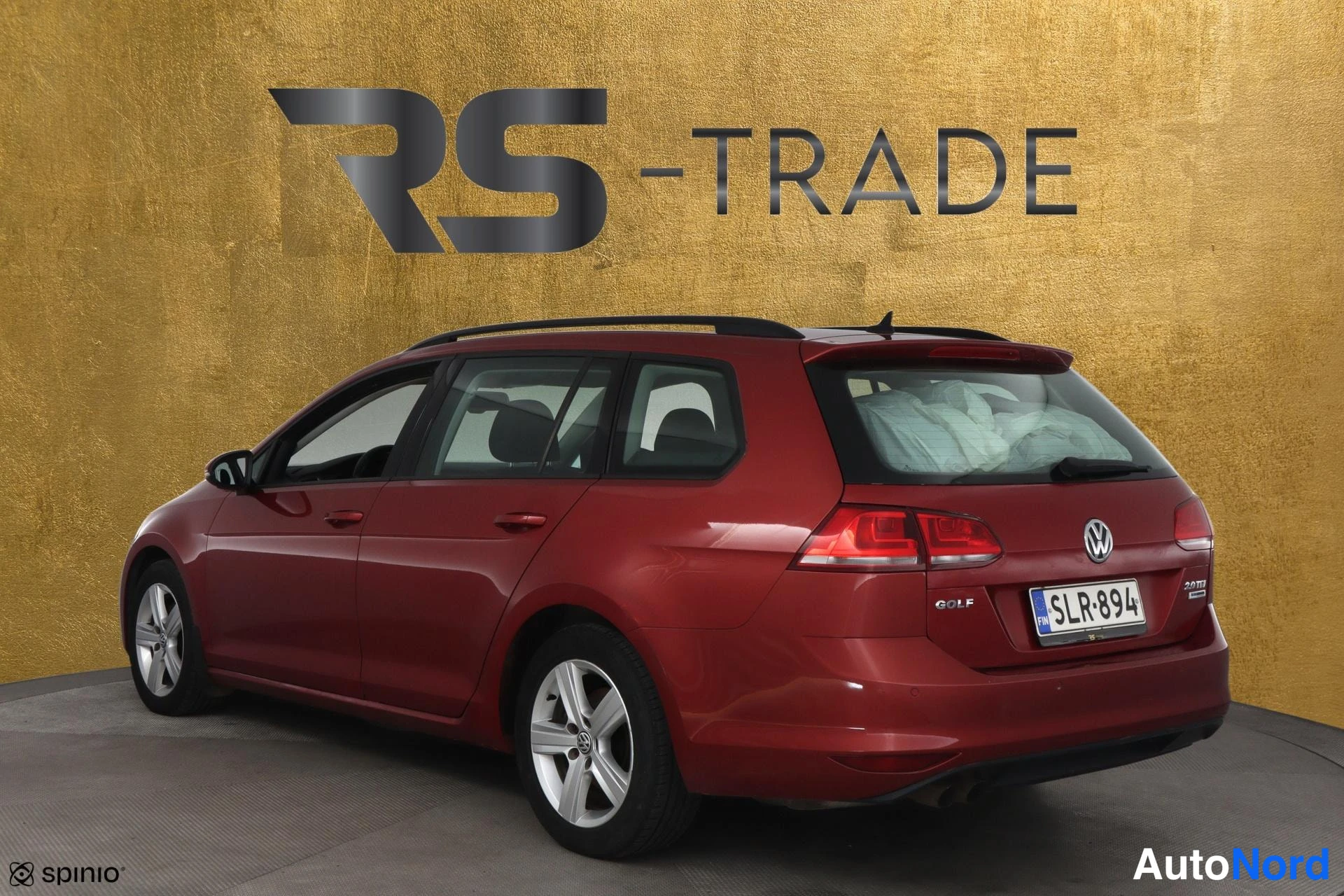 Punainen Volkswagen Golf 2014, takaviisto, kuva 5