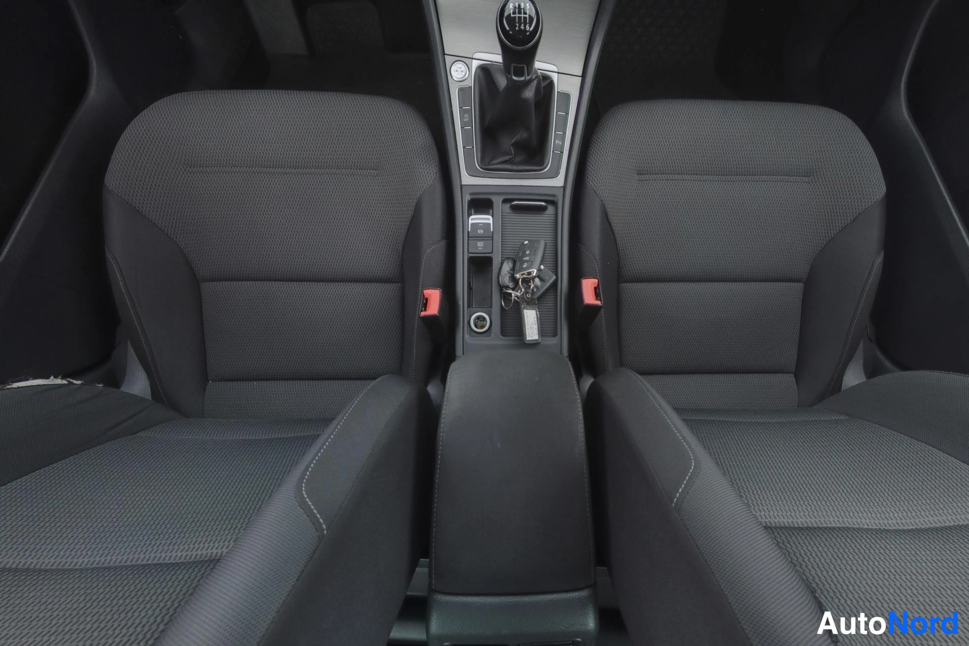 Punainen Volkswagen Golf 2014, etuistuimet, kuva 11