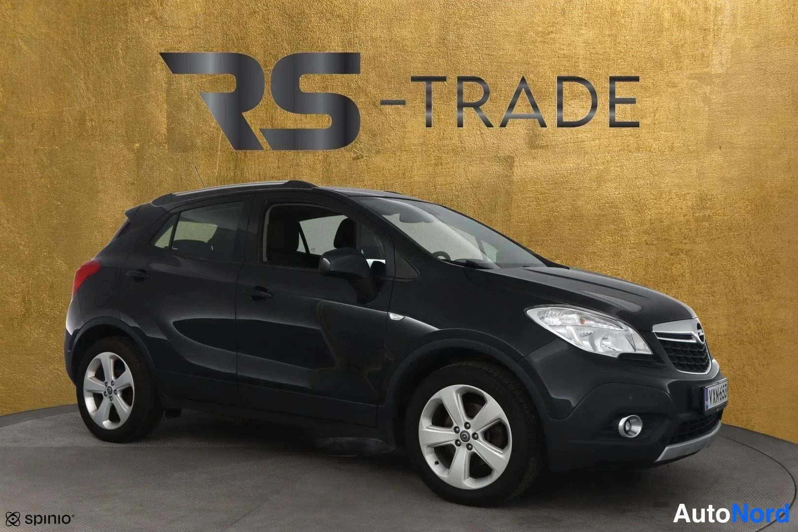 Musta Opel Mokka 2015, etuviisto, keula oikealle, kuva 3