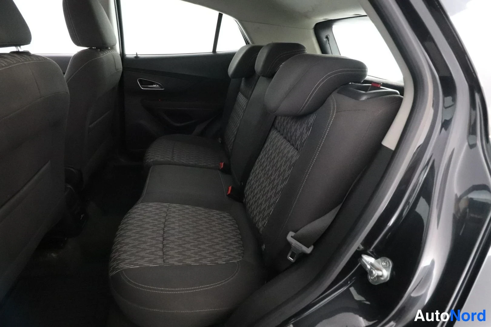 Musta Opel Mokka 2015, takaistuimet, kuva 12