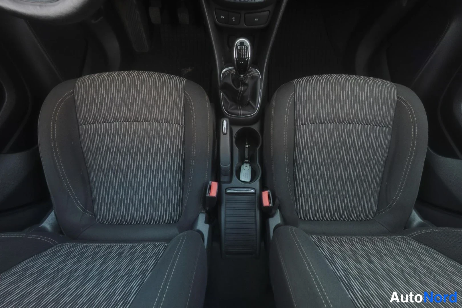 Musta Opel Mokka 2015, etuistuimet, kuva 11