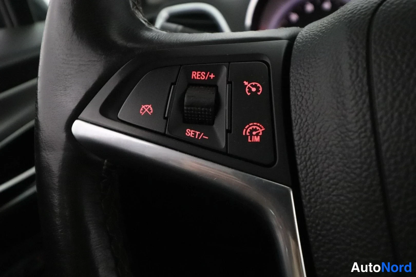 Musta Opel Mokka 2015, yksityiskohta, kuva 16