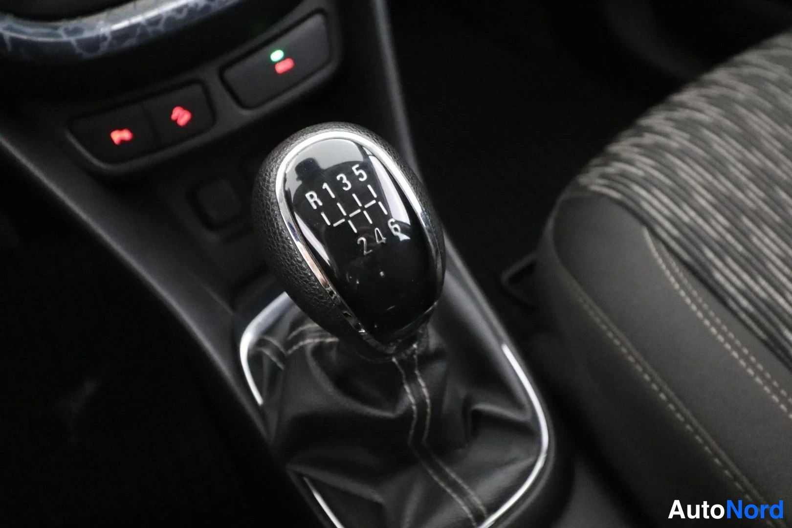 Musta Opel Mokka 2015, yksityiskohta, kuva 23