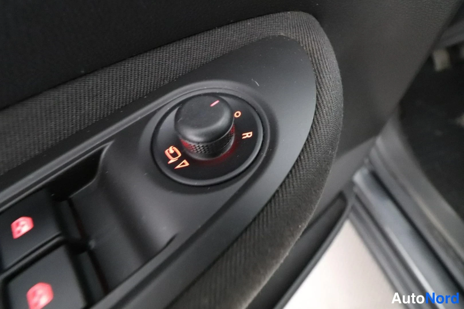 Musta Opel Mokka 2015, yksityiskohta, kuva 26