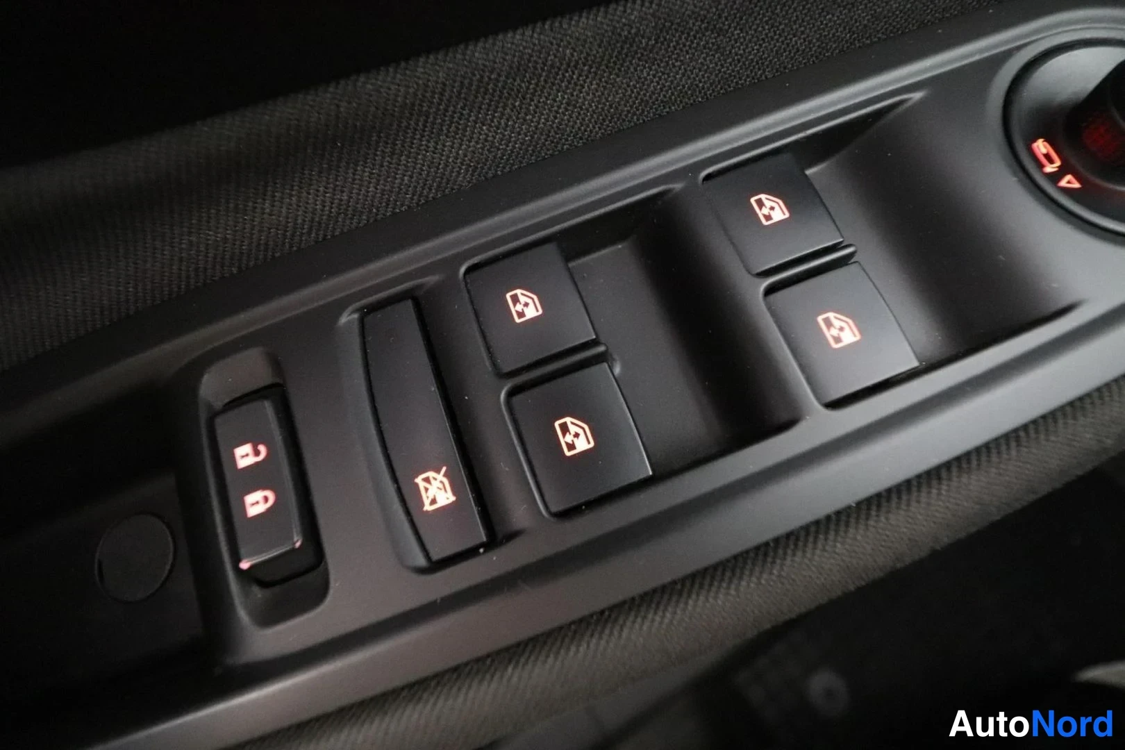 Musta Opel Mokka 2015, yksityiskohta, kuva 27