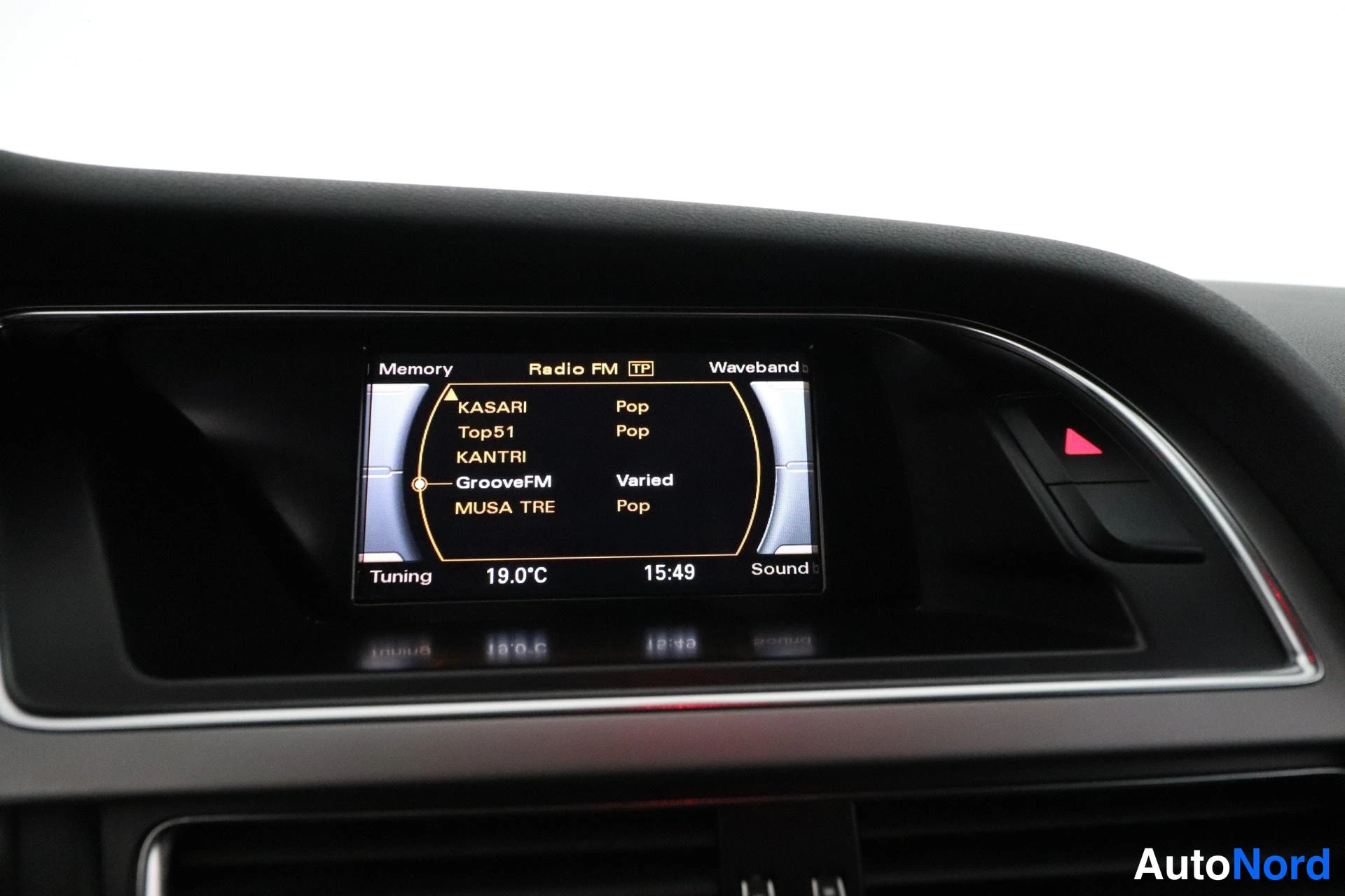 Musta Audi A4 2012, yksityiskohta, kuva 17