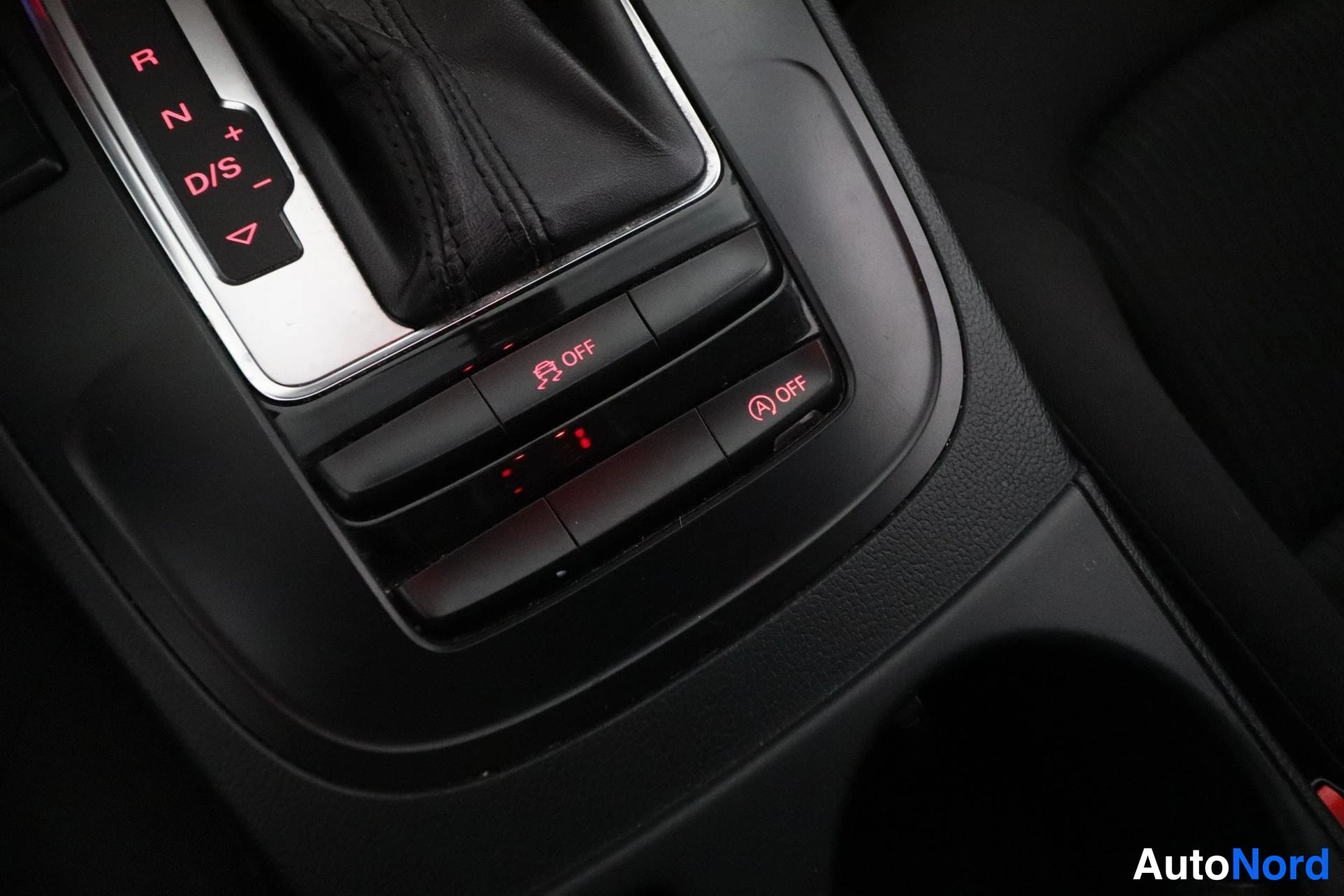 Musta Audi A4 2012, yksityiskohta, kuva 20